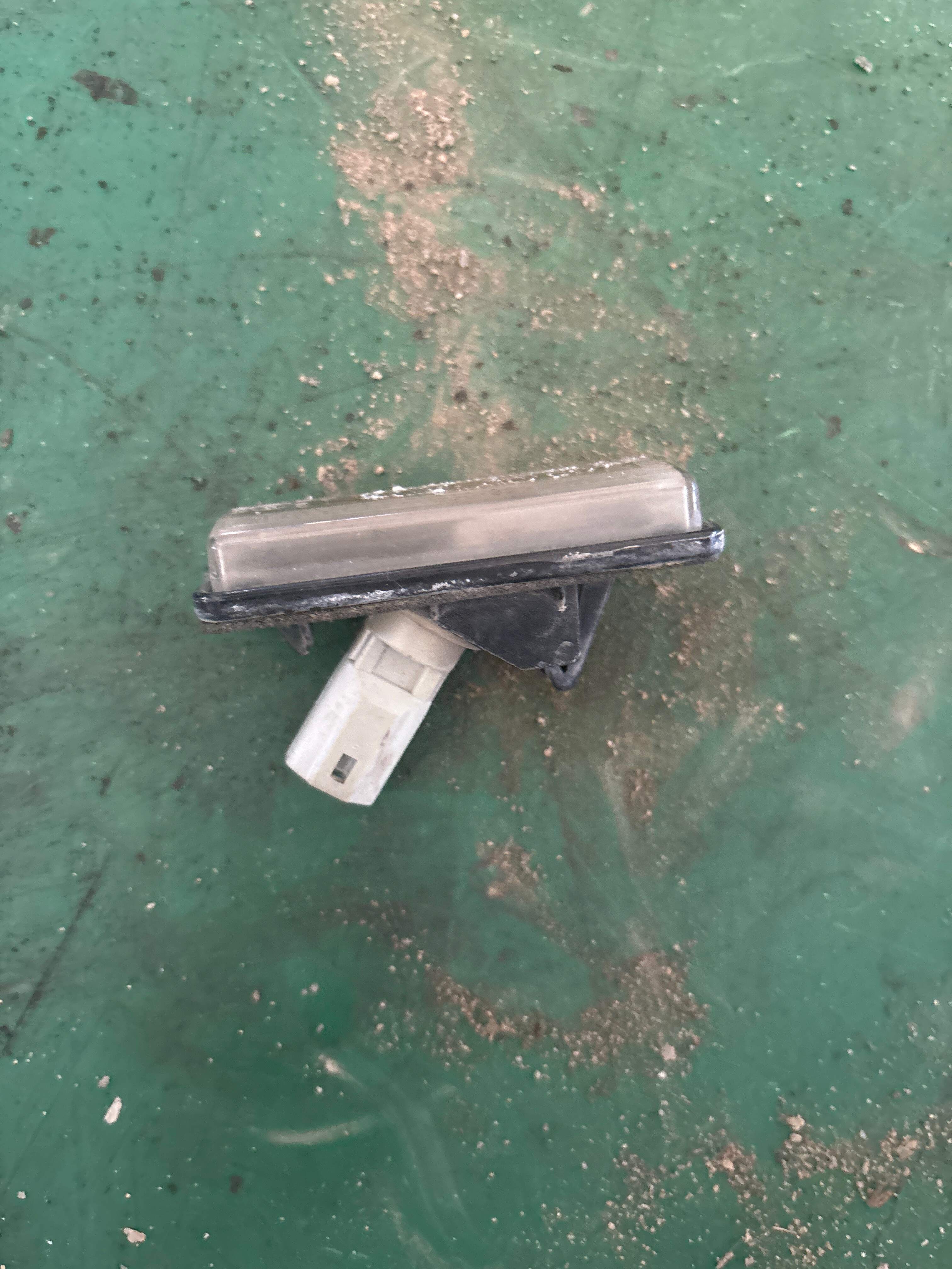 8127060331 后牌照灯