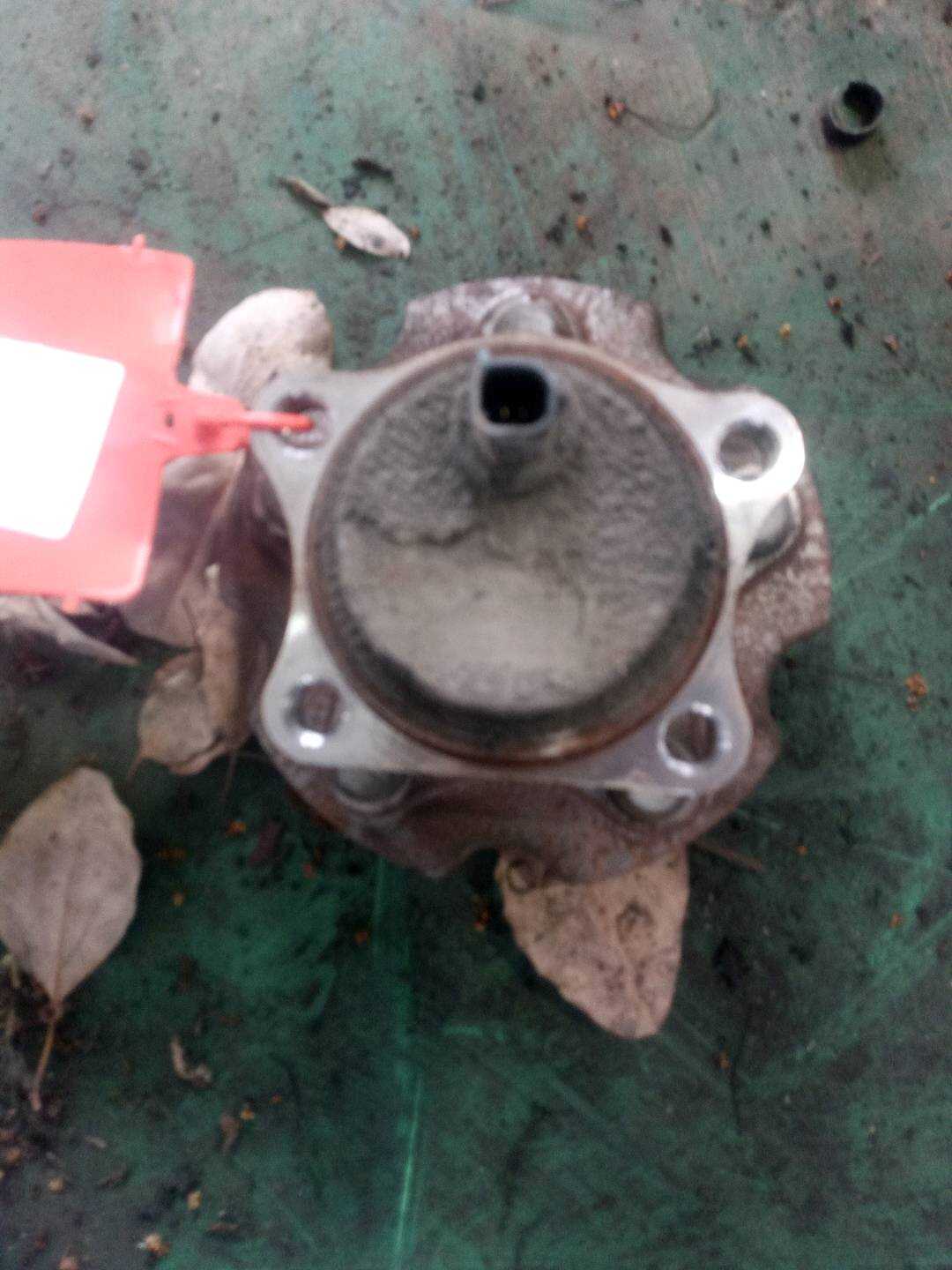 424500R020 后轮轴头连轴承(右)