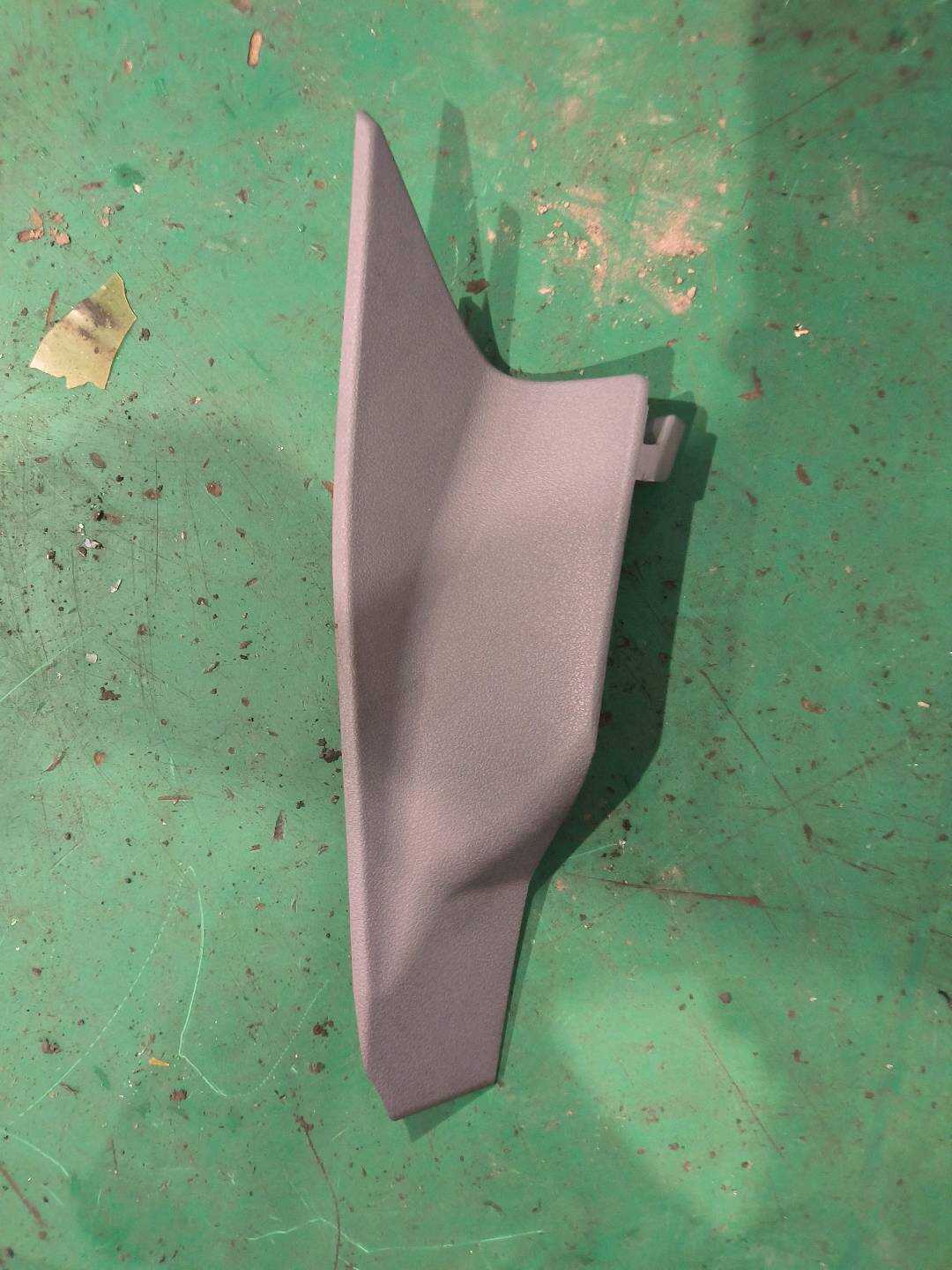 8R1857506A 仪表台杂物箱侧盖(右)