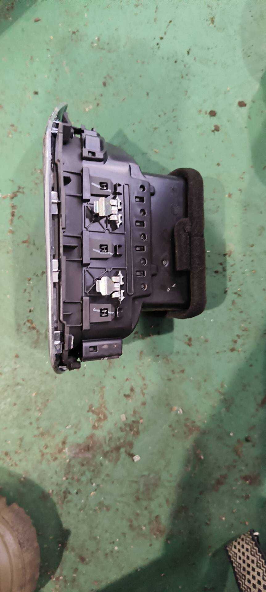23319447 Dashboard Vent, Left