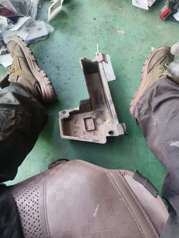 51476981047 行李箱地板储物箱(左)