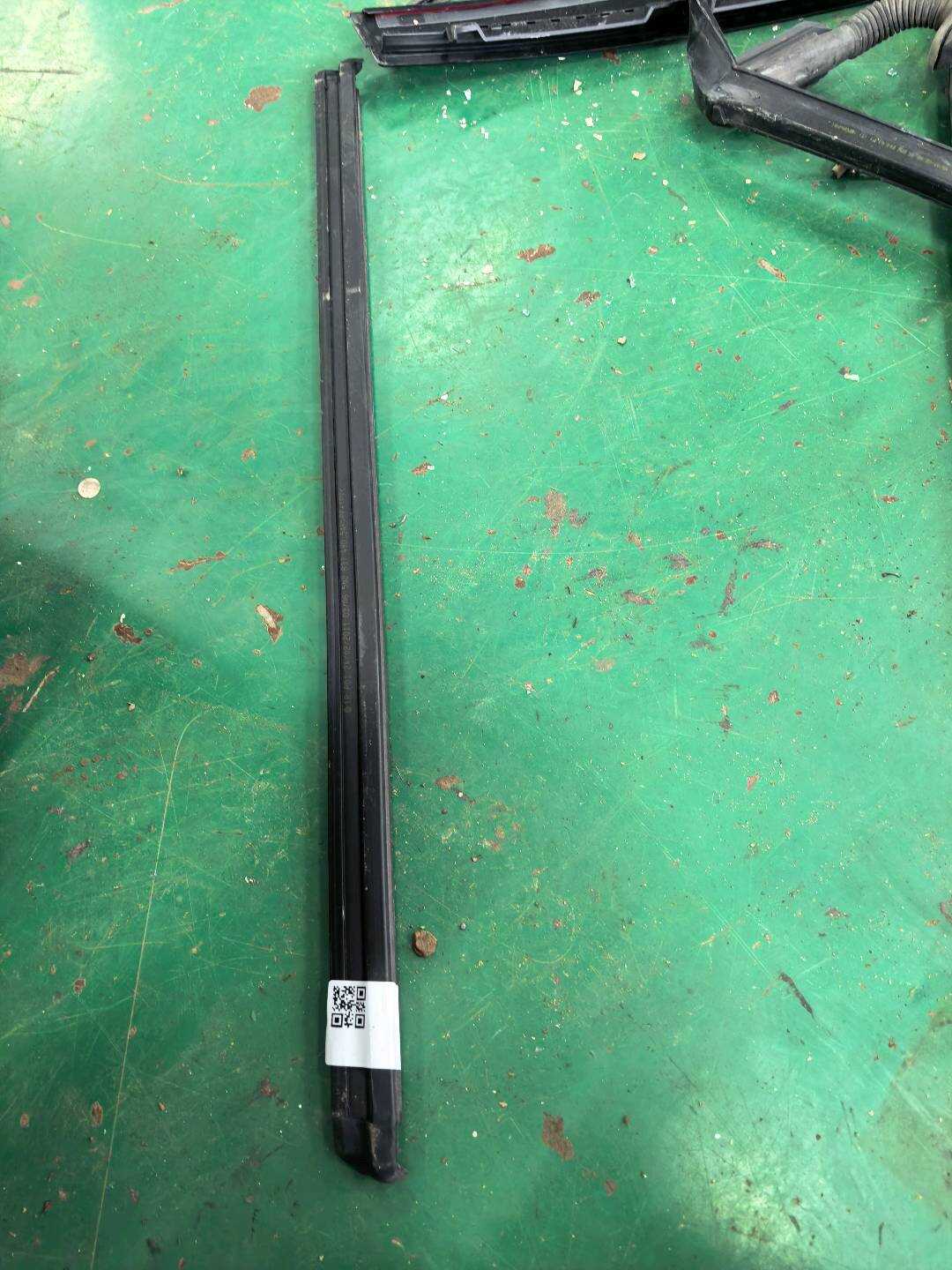 5N0837480 前门玻璃压条(右内)