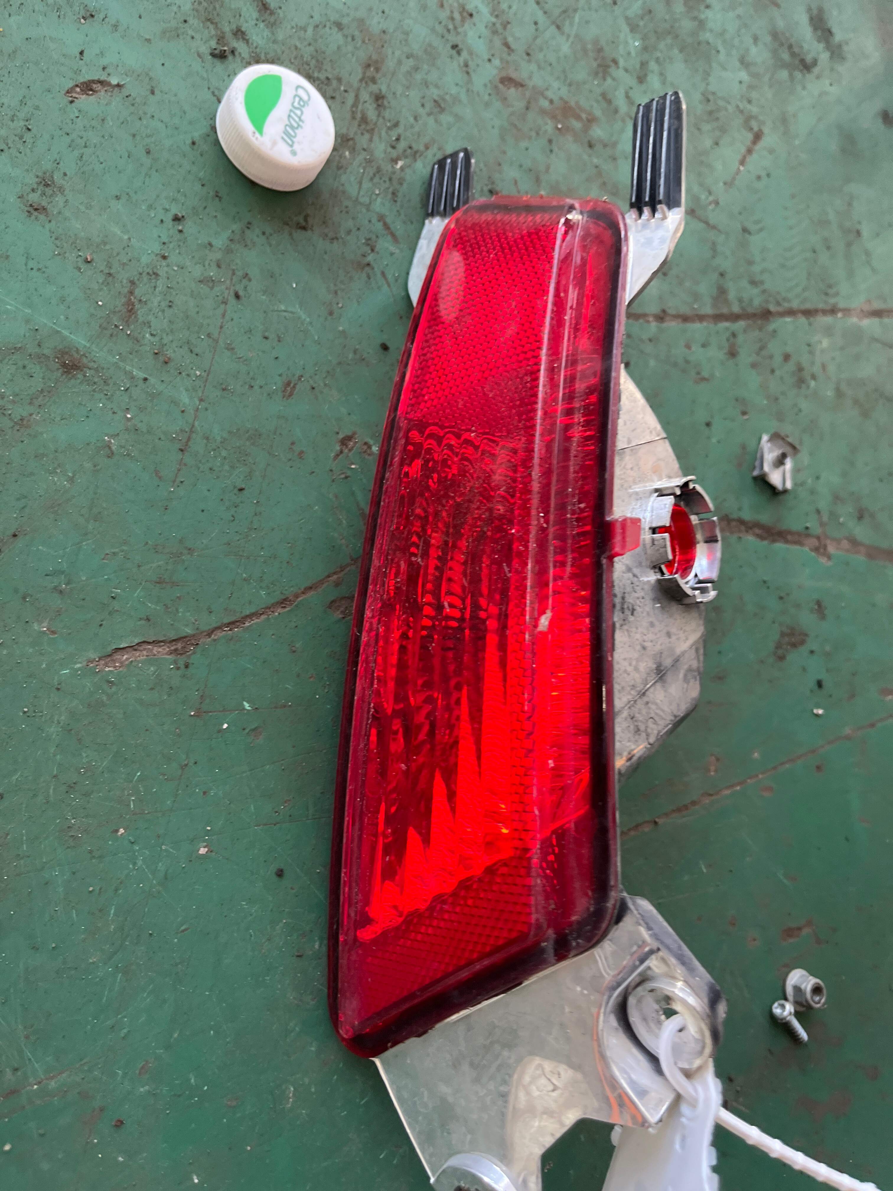 LR025148 Rear Bumper Decorative Light, Right