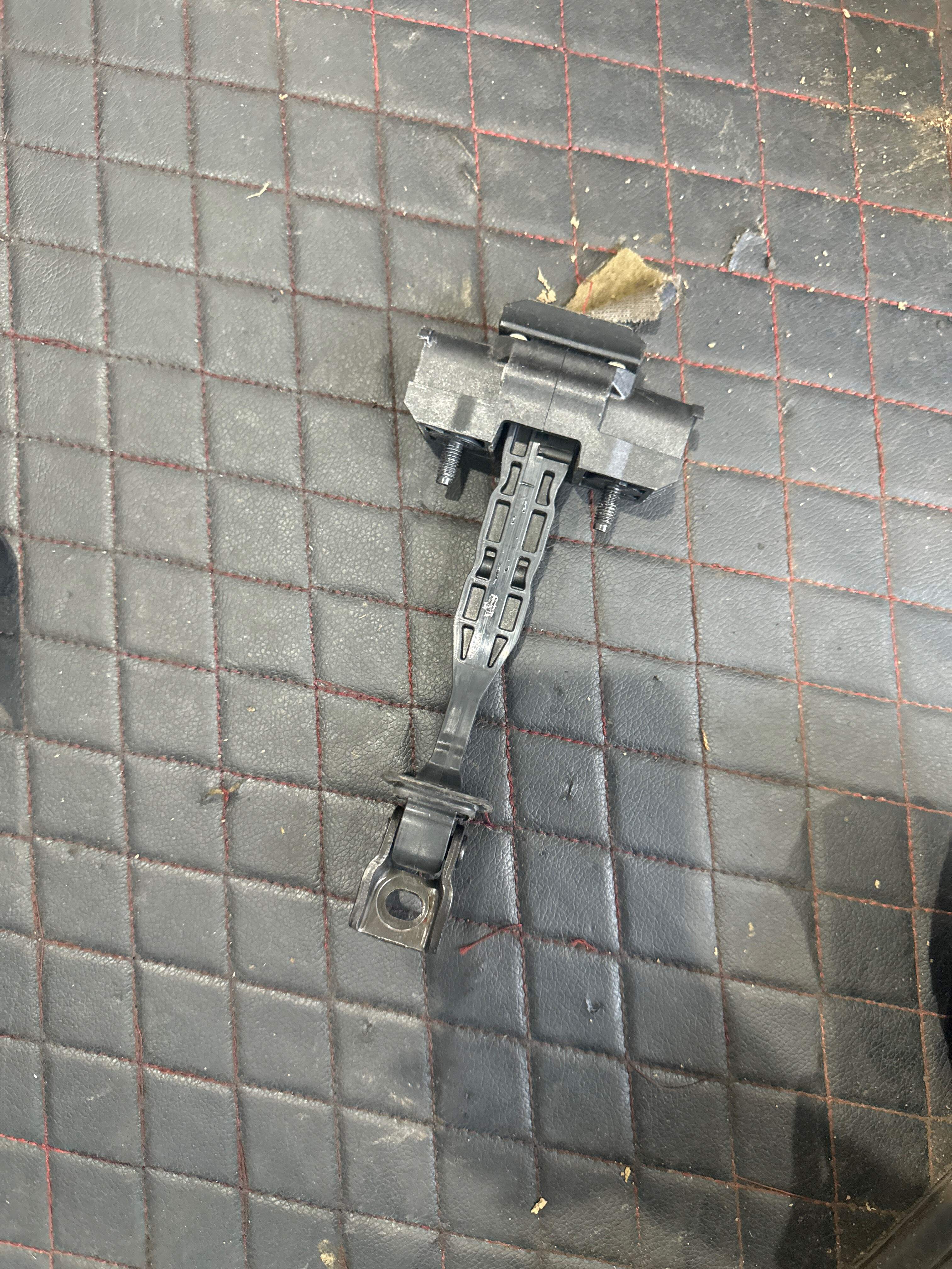 51217390686 前门限位器（右）