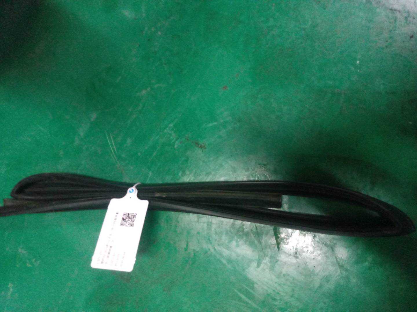 C2Z11231 后门玻璃绒槽（左）