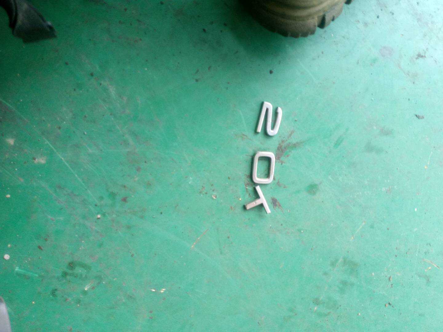 8R0853743A 尾盖字标(排量)