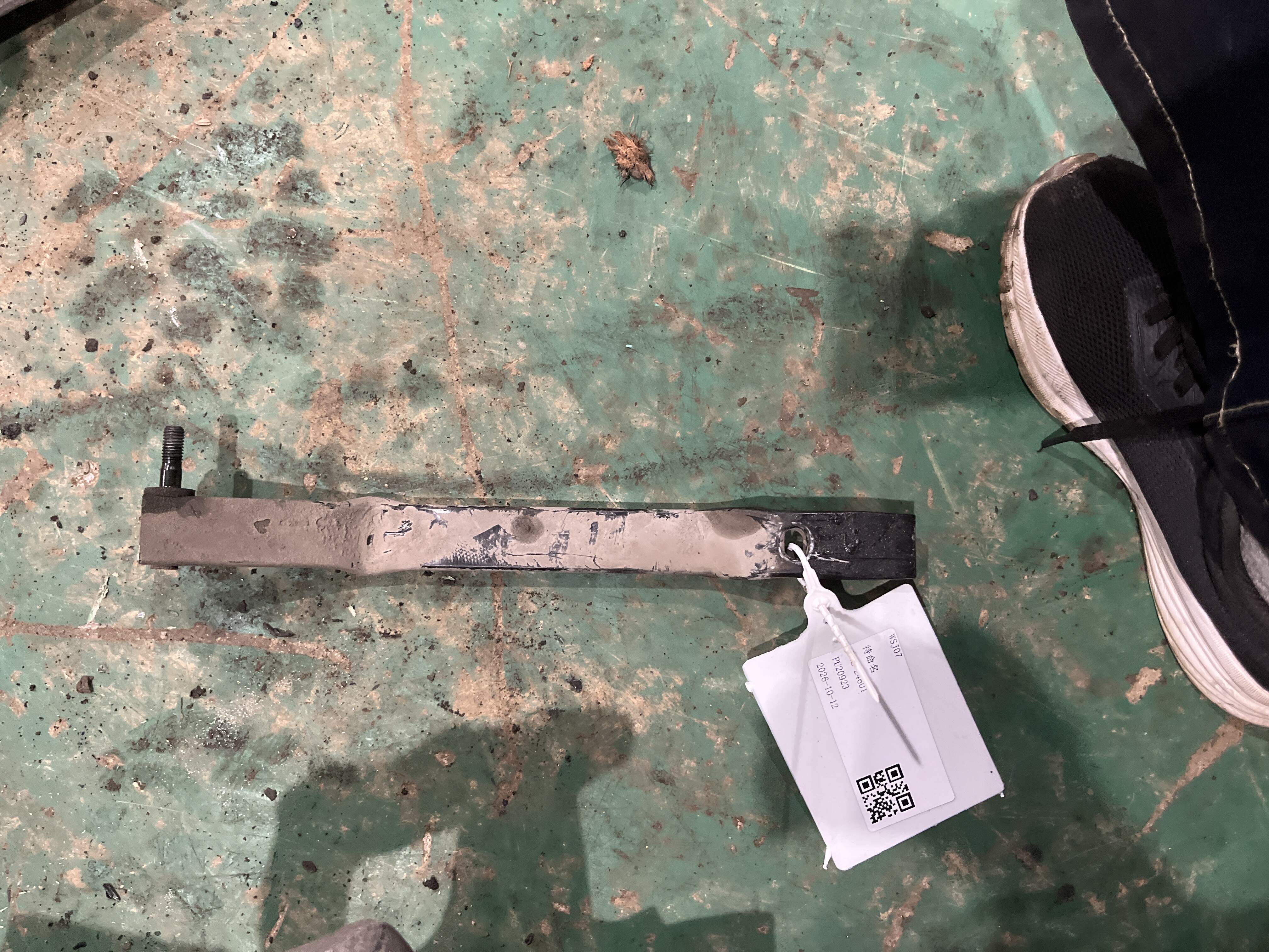 8R0805528 Radiator Frame Bracket, Right