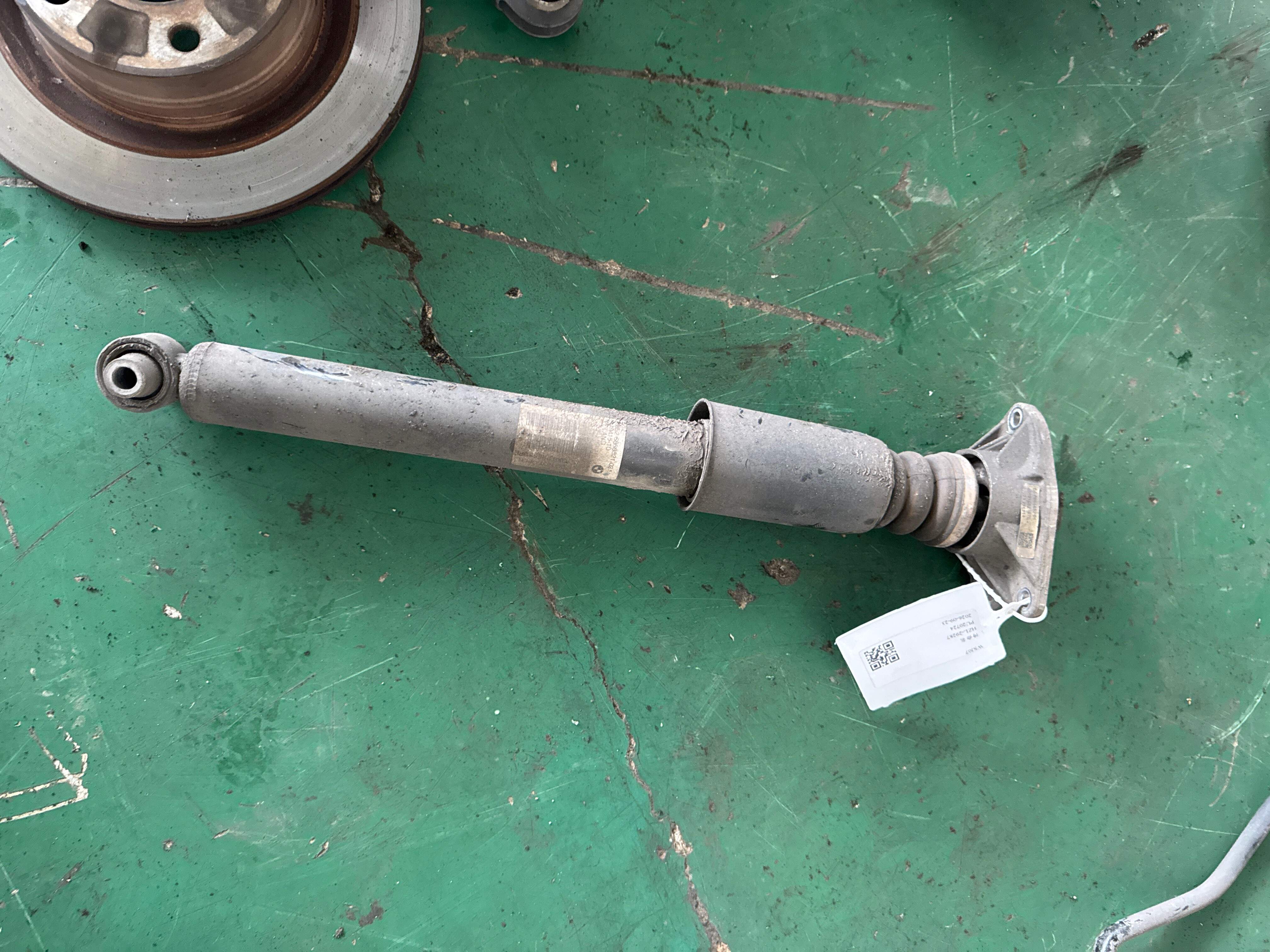 33526873739 Rear Shock Absorber Insert