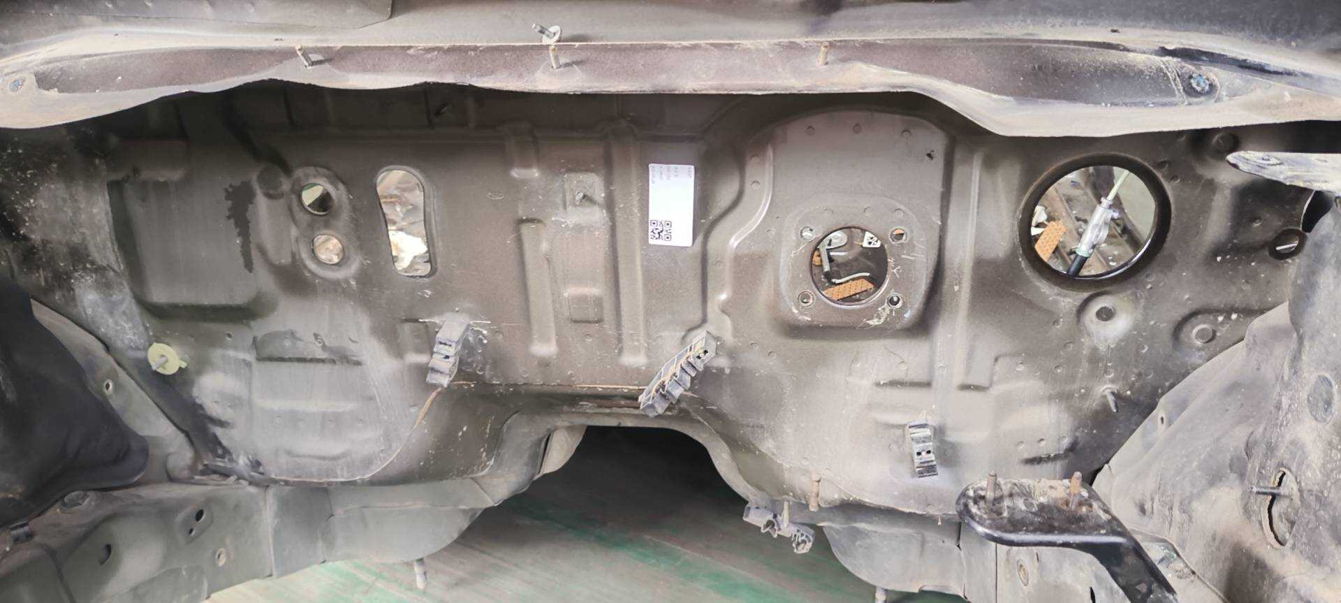 BT4Z7801610A Front Cowl Panel