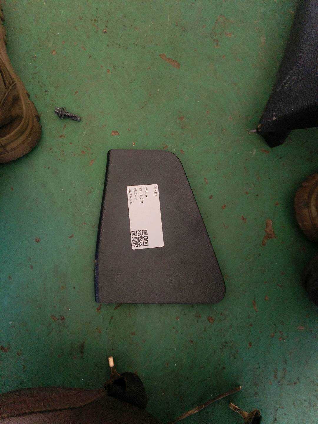 51497260048 尾门内饰板盖板（右）