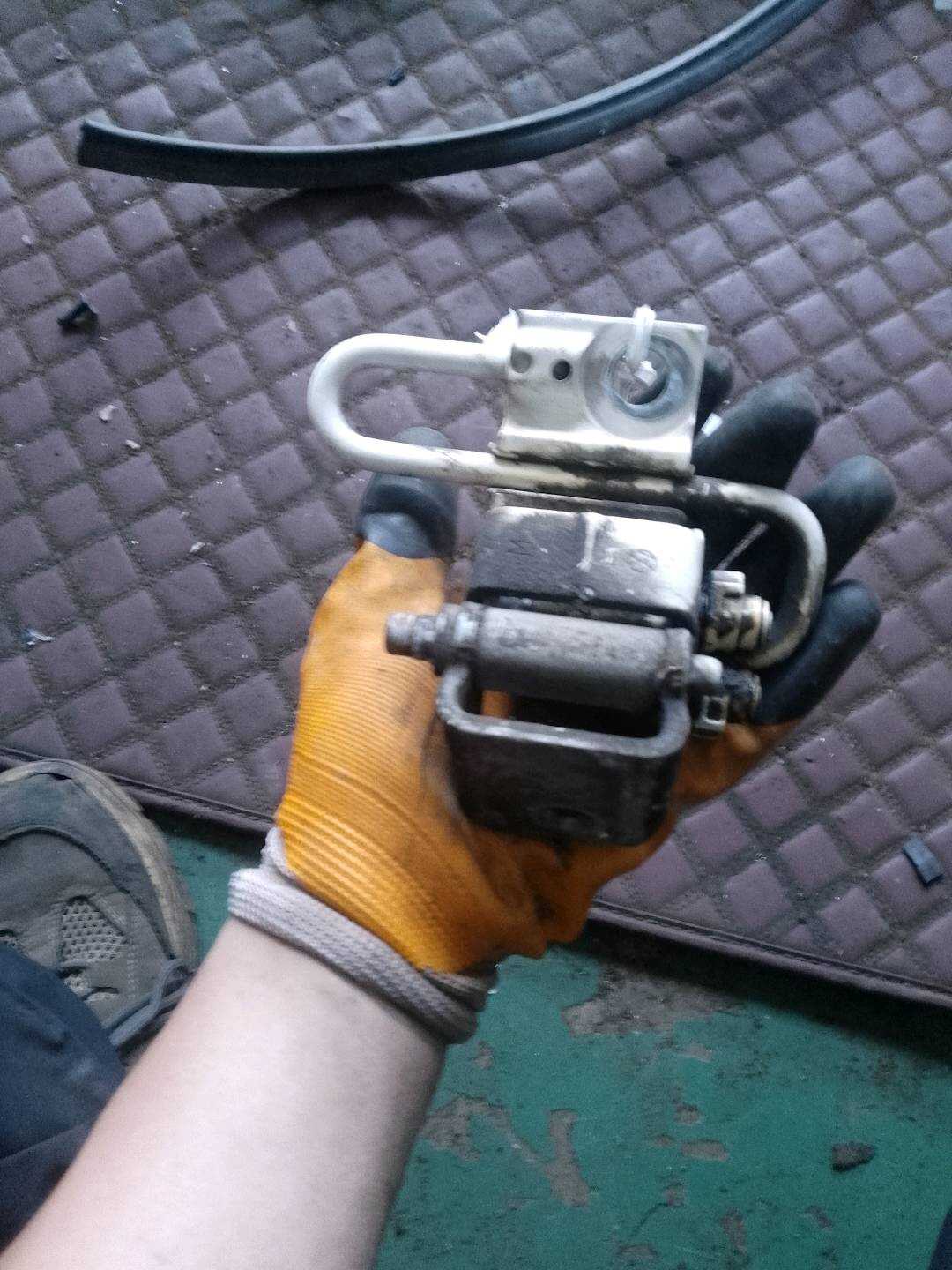 3C8833412B Rear Door Hinge (Lower Right)
