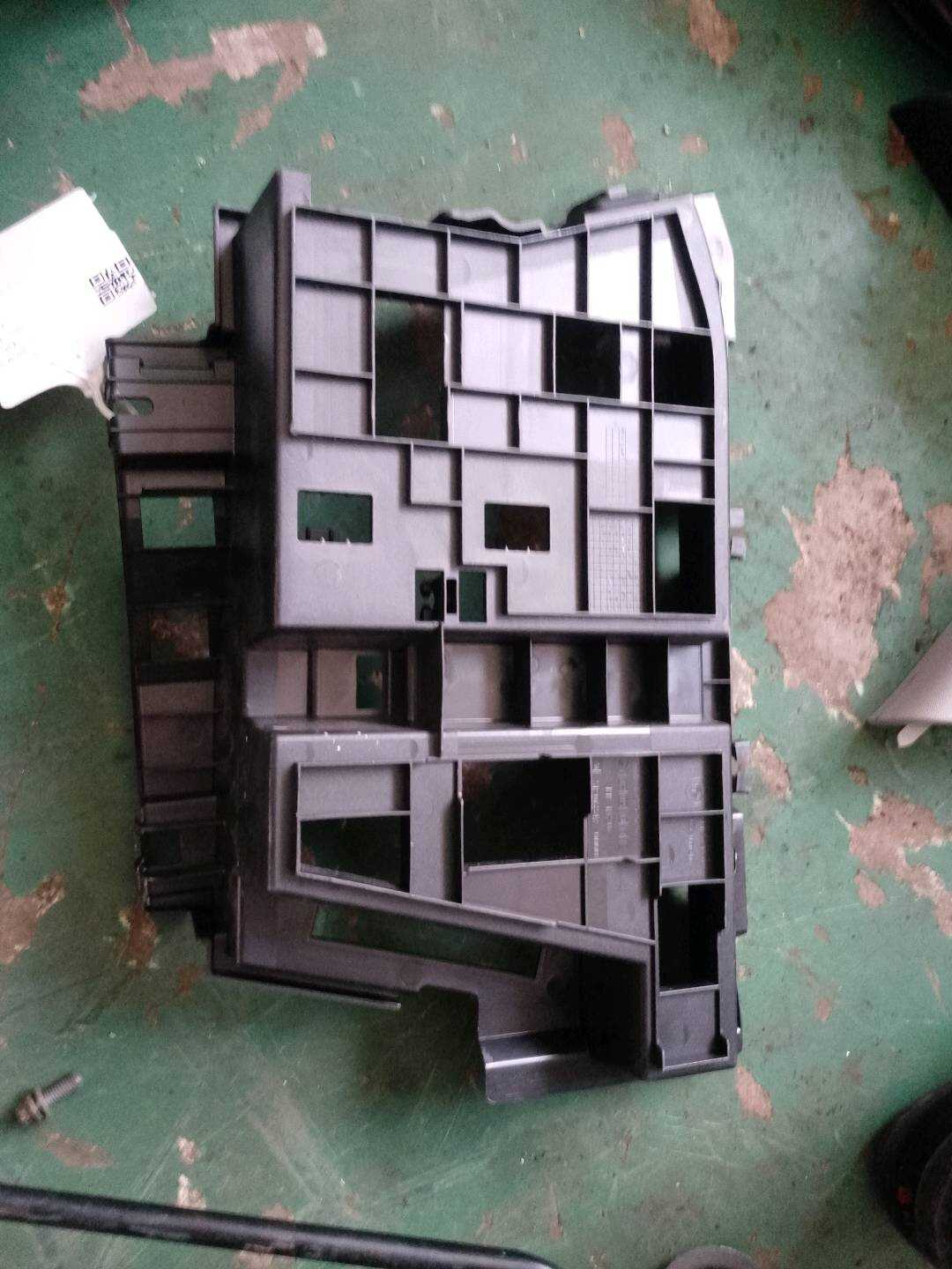 51477295575 盖板 蓄电池 12V40Ah