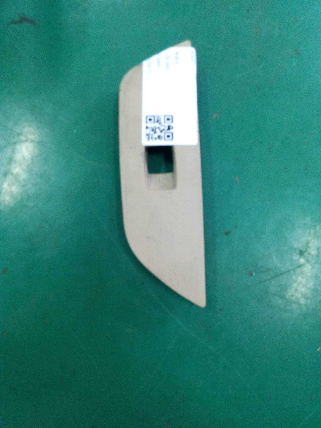 51412992943 后门玻璃升降开关装饰板(左)