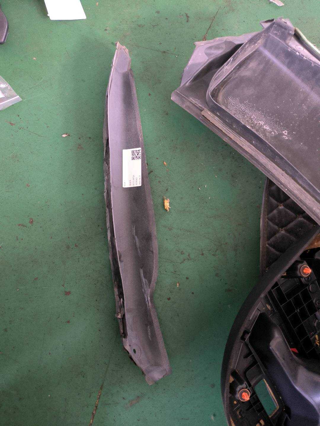 A1178890100 前叶子板内衬护板(右后)