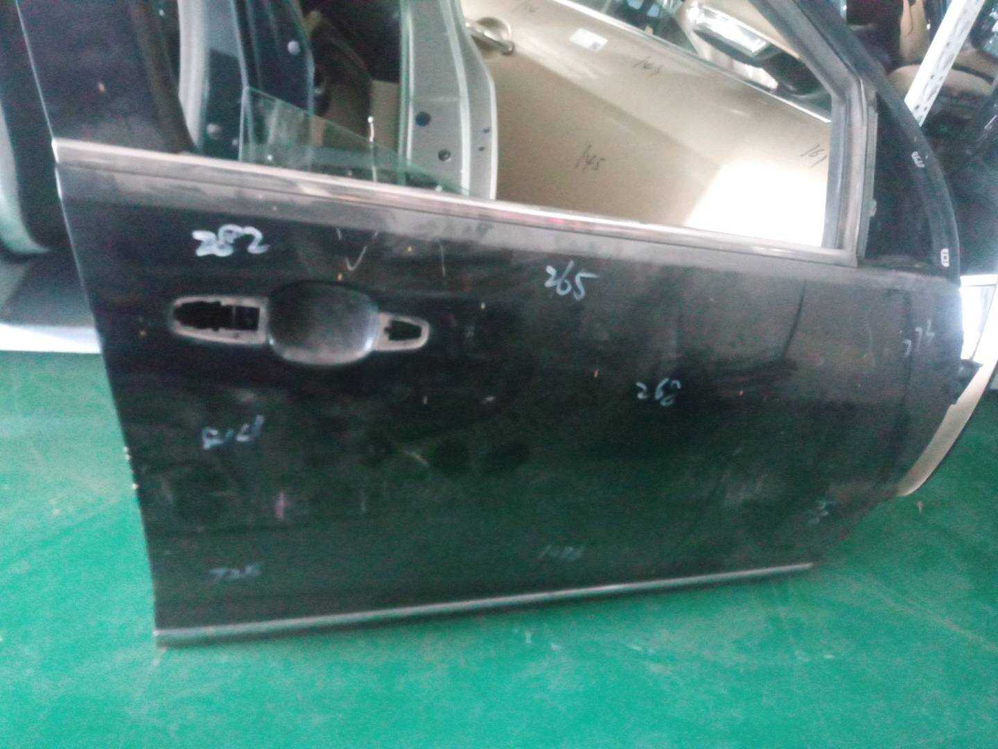 93733206 前门壳(右)