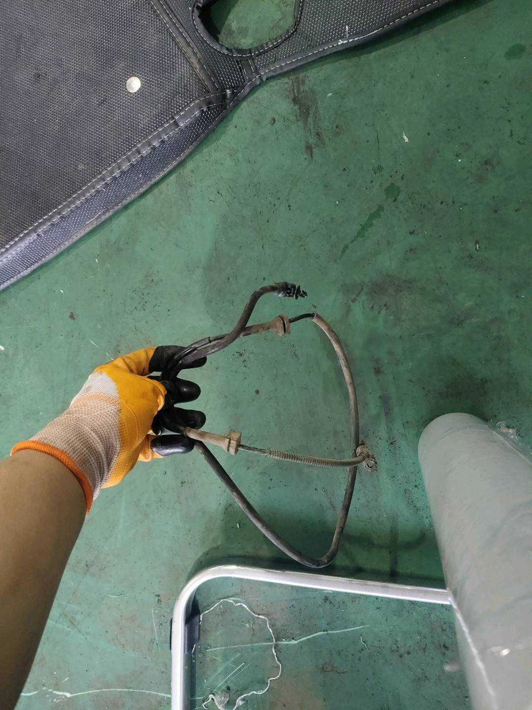 B016896 左前轮速传感器