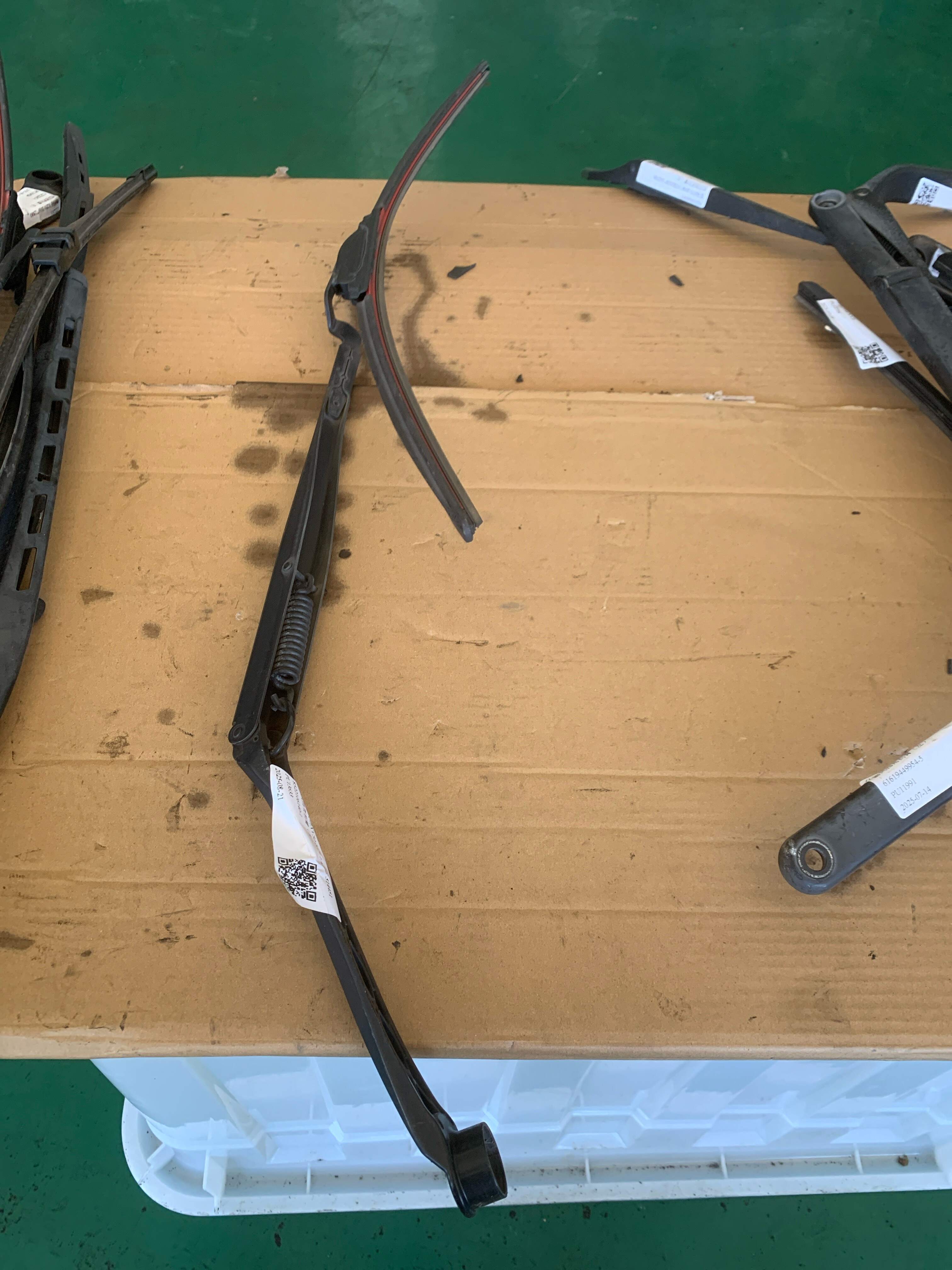 8522106140 Front Windshield Wiper Arm, Left