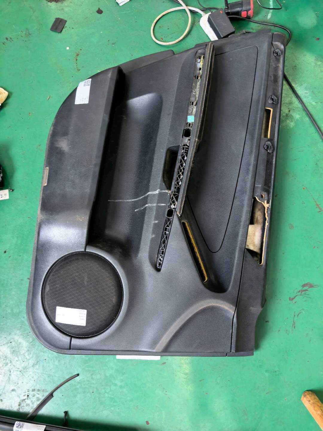 A16472701889051 前门扬声器罩(左)