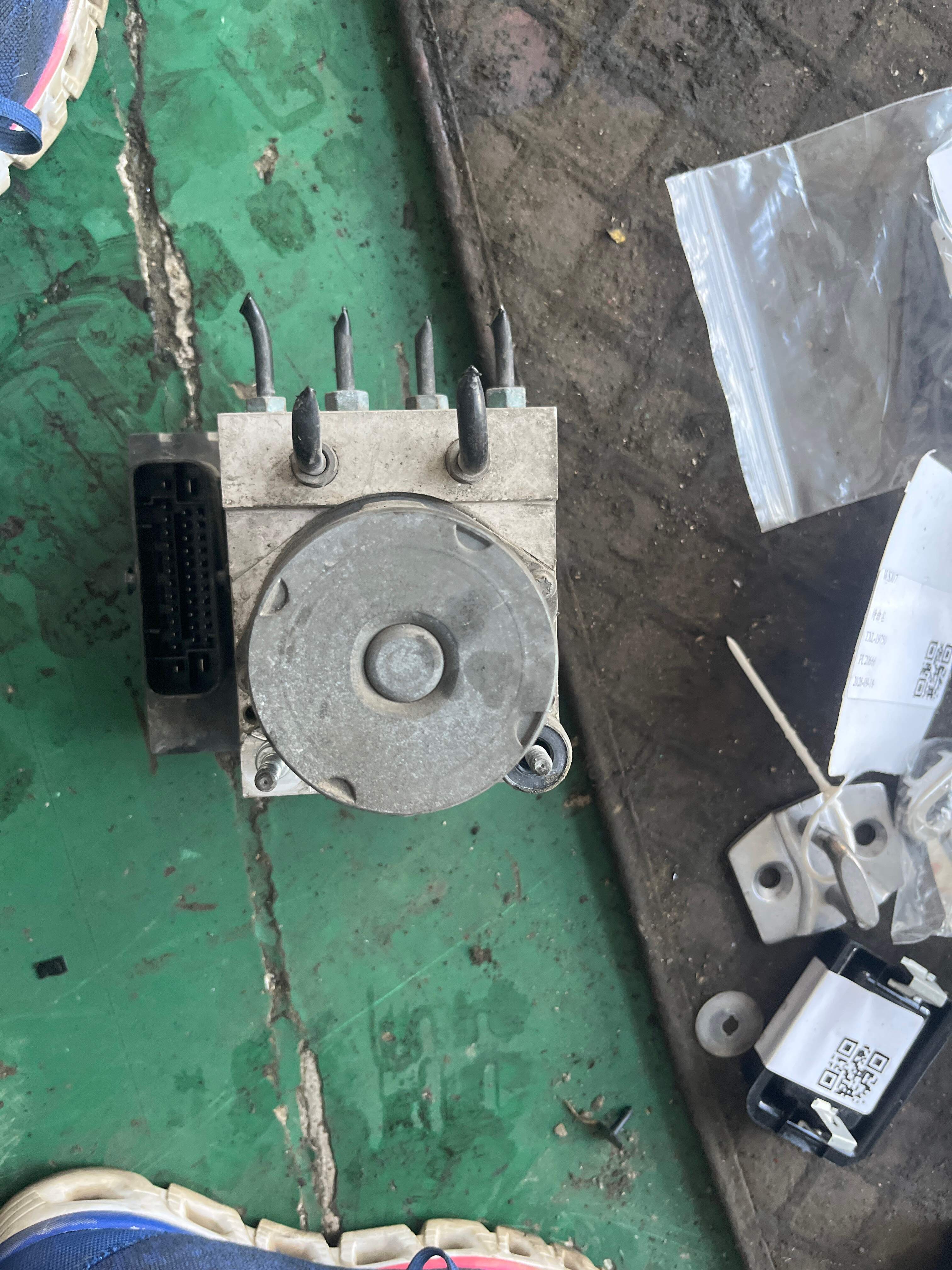 L4FD614517E ABS Pump Assembly