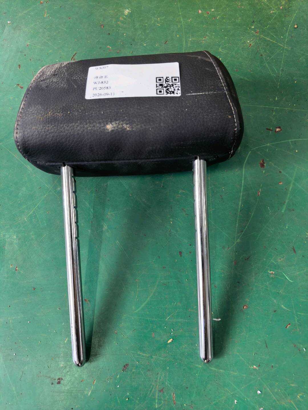 52207246489 后座椅头枕（右）