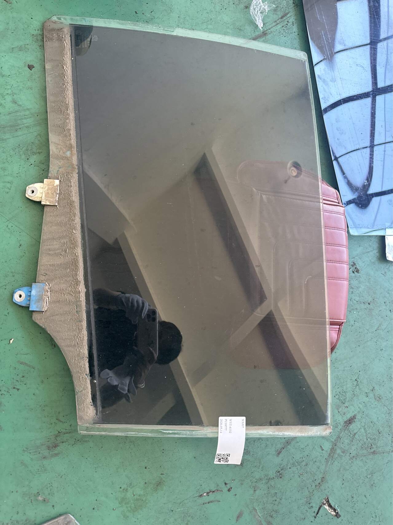 9800146080 后门玻璃（左）