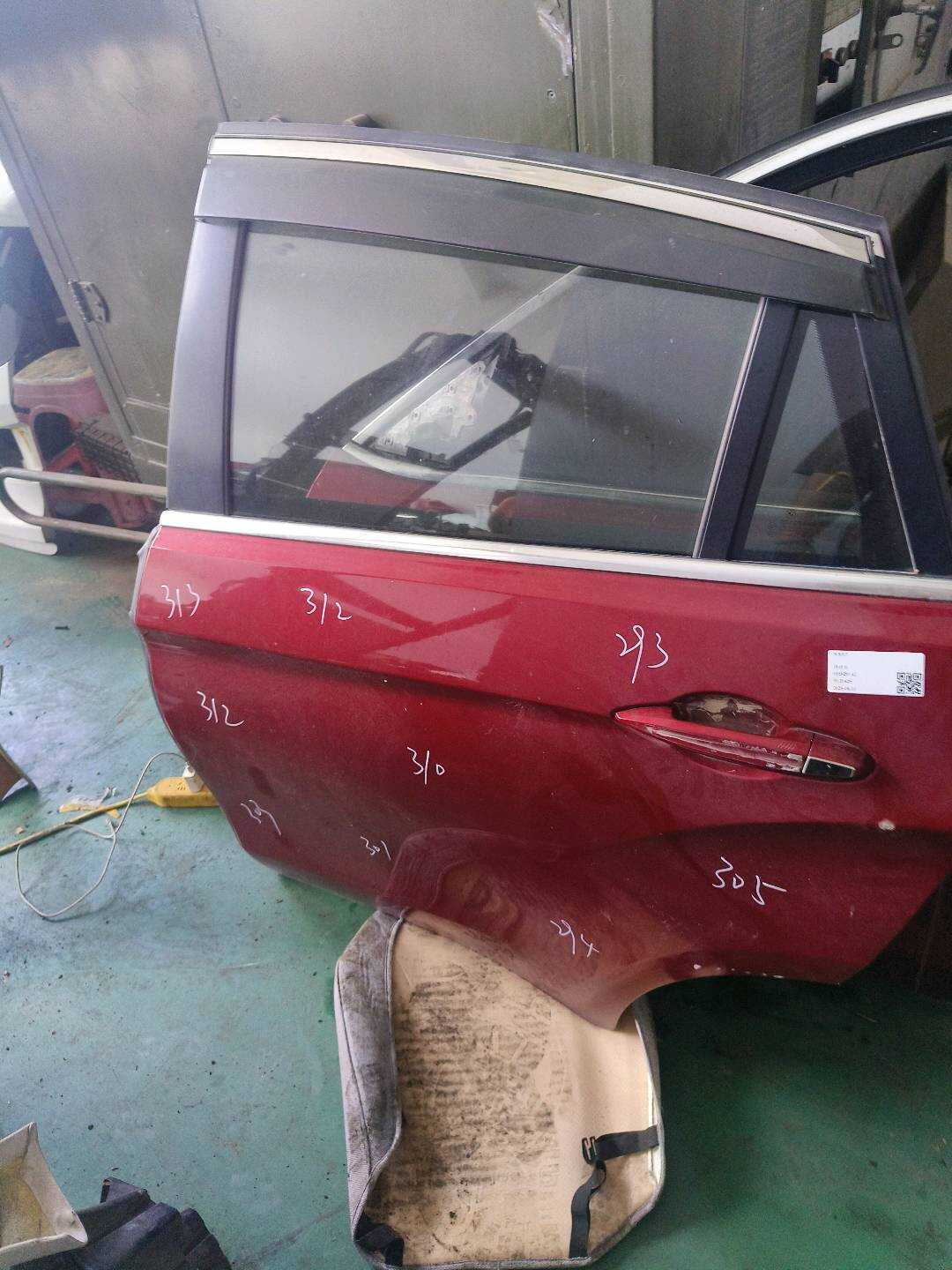 41517386743 后门壳(左)