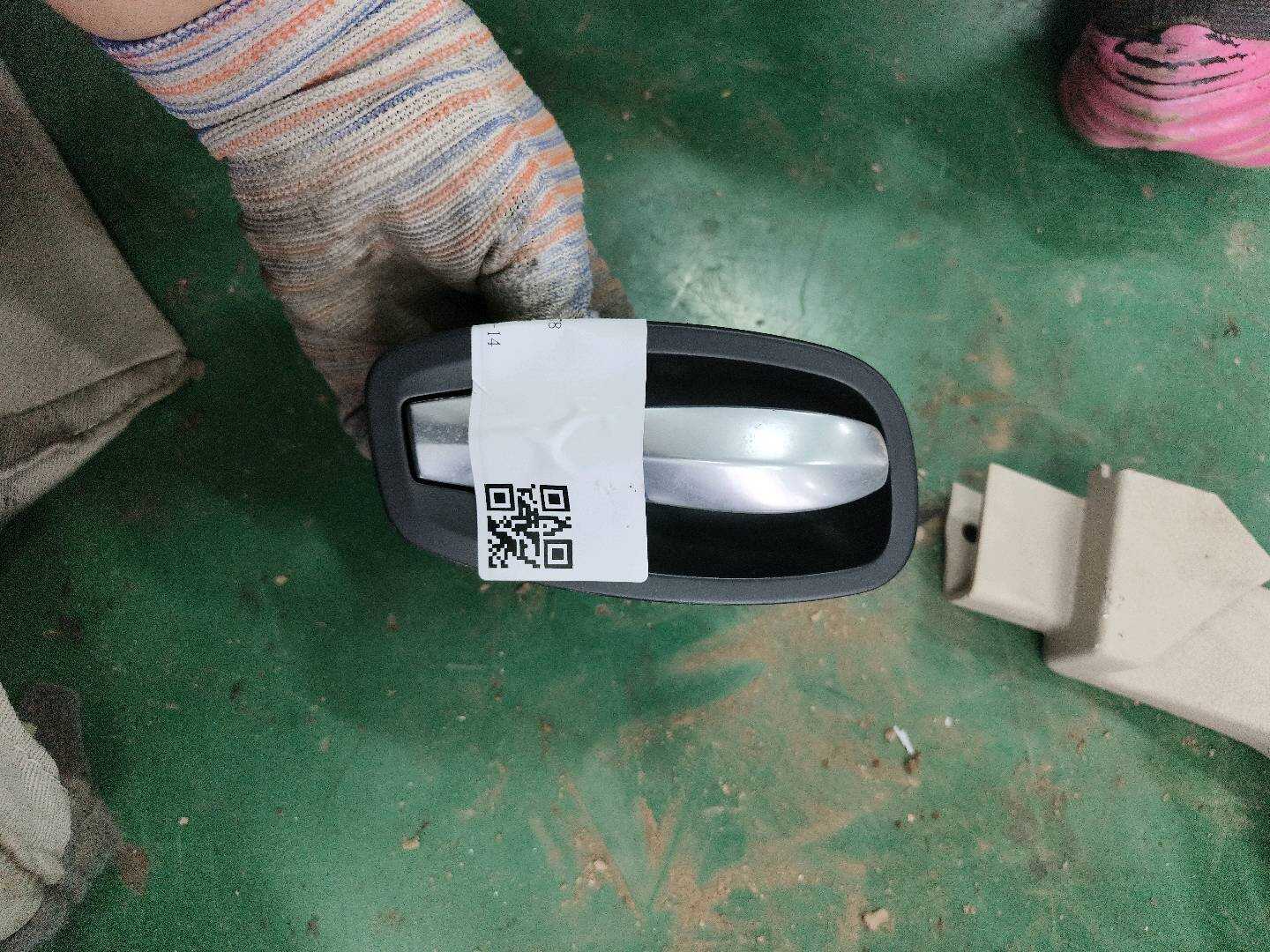 51416983734 后门内拉手(右)