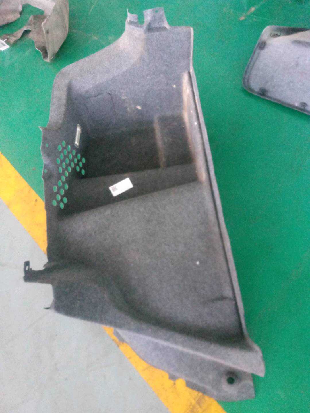 L1K5867428R1BS 行李箱饰板(右)