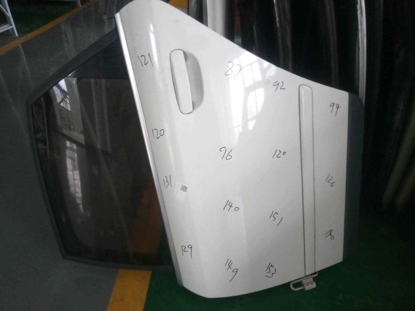 8E0833051 后门壳(左)