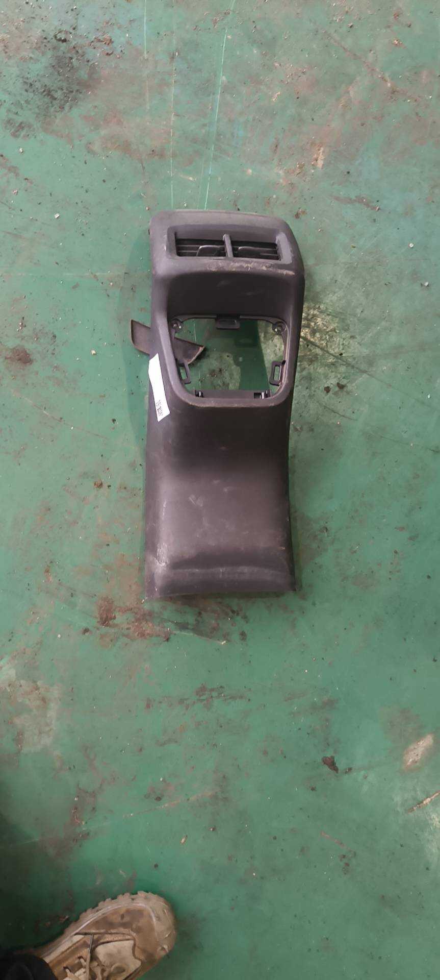 84157614 Center Console Vent, Rear