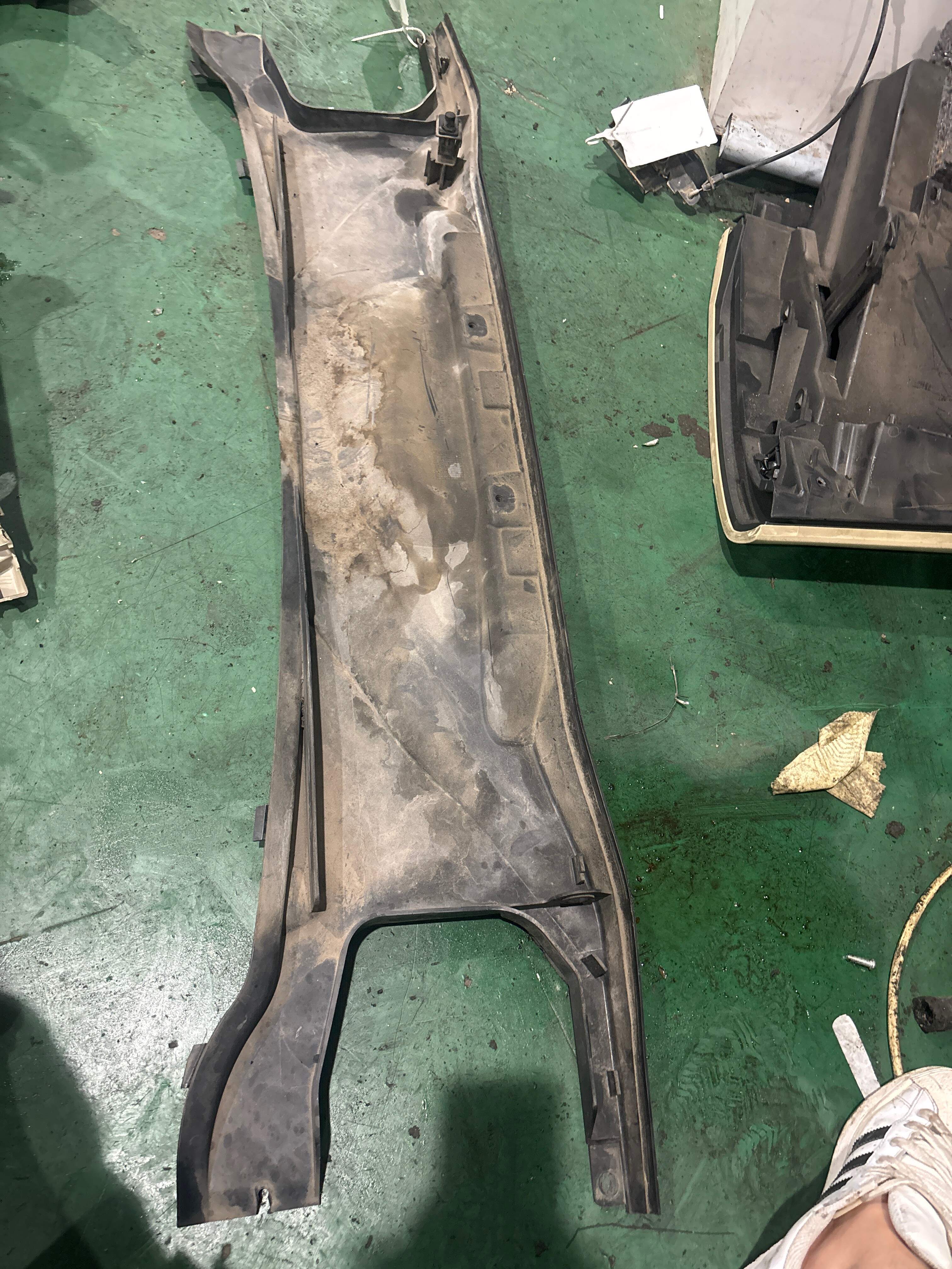 64316989788 A/C Filter Housing, Lower