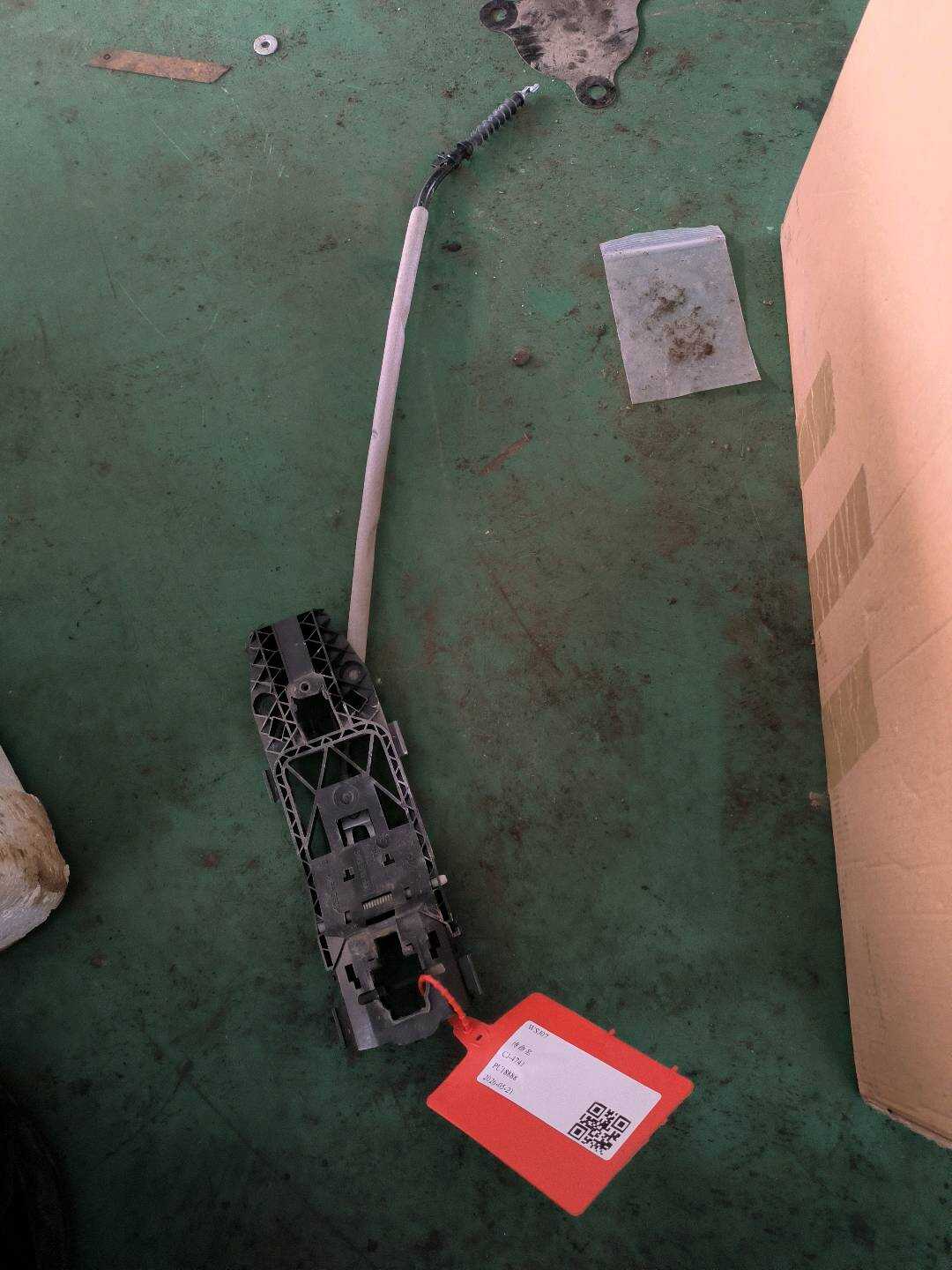 L31G839885 前门外拉手固定框（右）