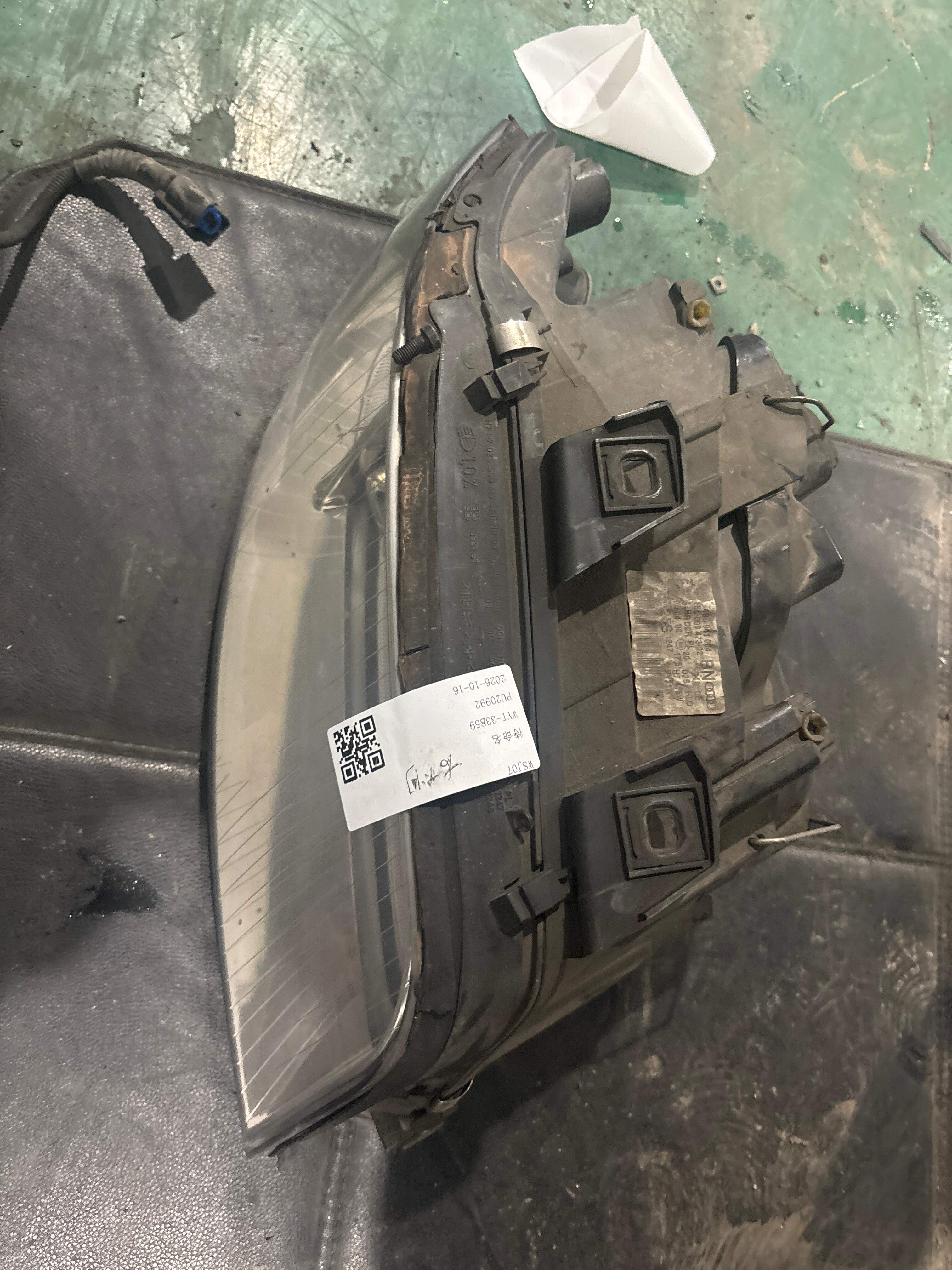 L4B0941004AC Front Headlight Assembly, Right
