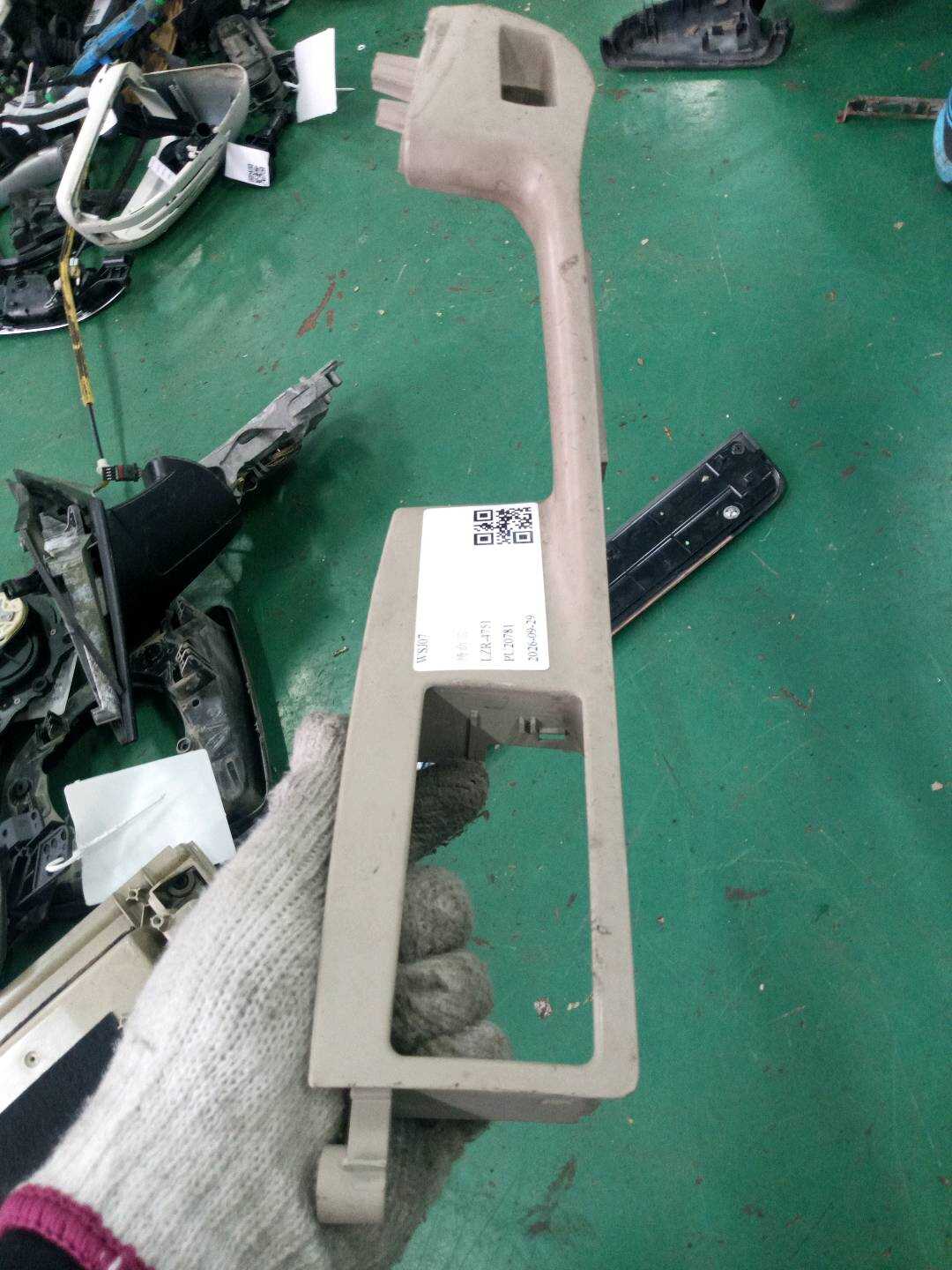 4E0959527B 后门玻璃升降开关装饰板(左)