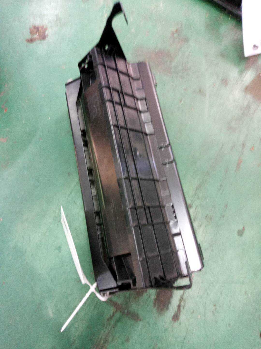 A22191005547E94 驾驶员座椅底座导轨饰盖(左)
