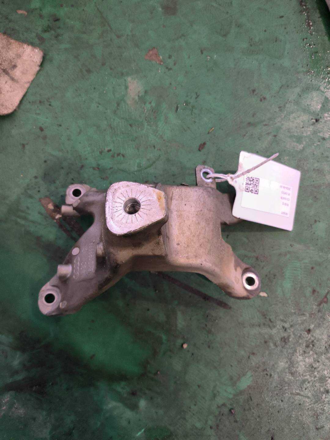 L8KD199308 发动机支架(右)