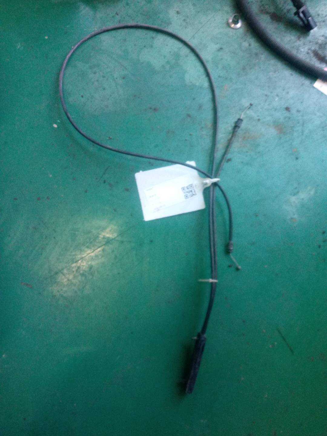 51237183773 前机盖拉线(前)