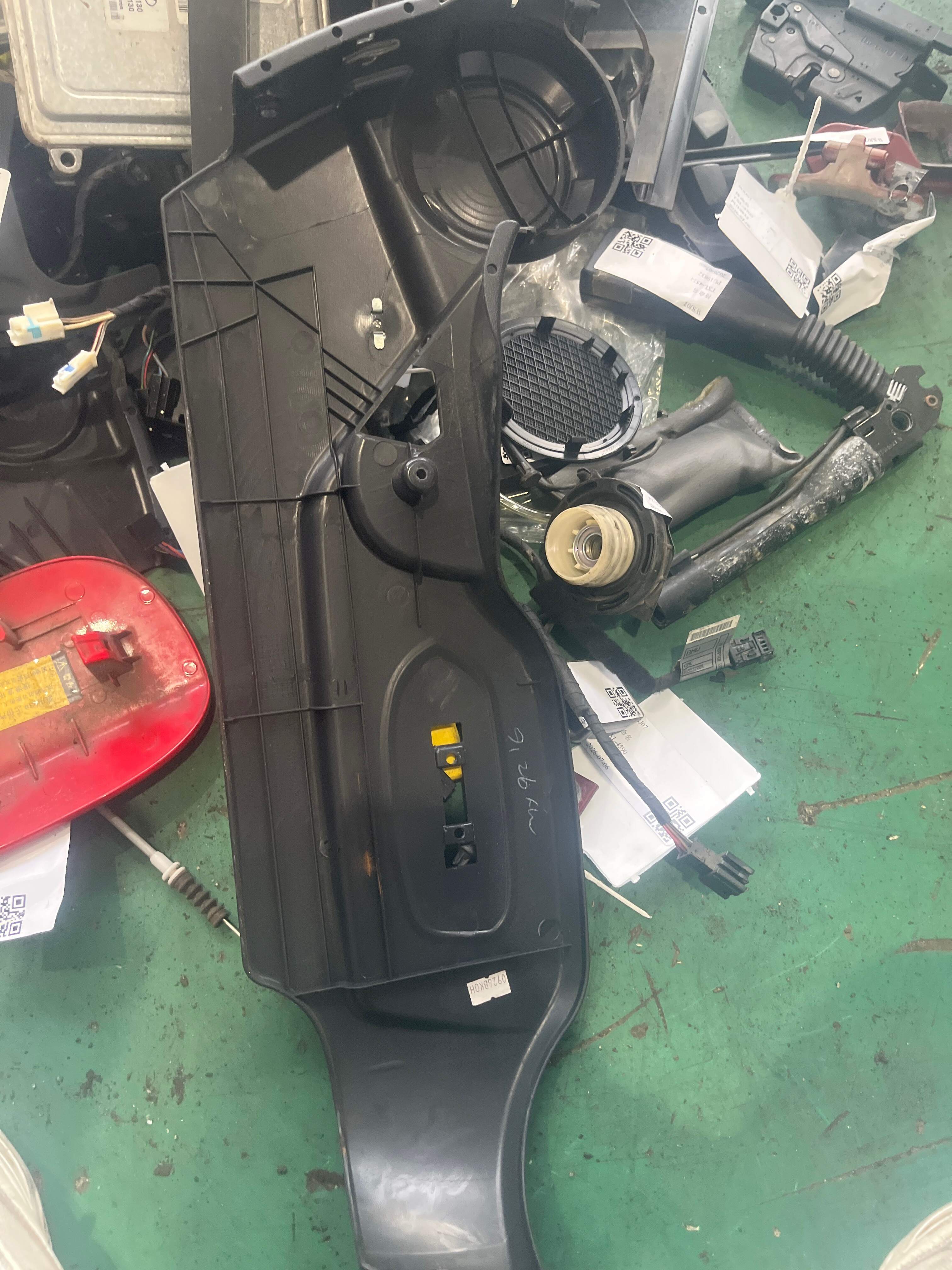 880102M0509P 驾驶员前部外侧护套