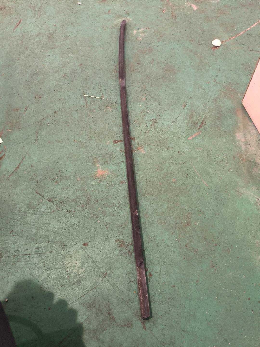 51352990879 后门玻璃压条（左外）