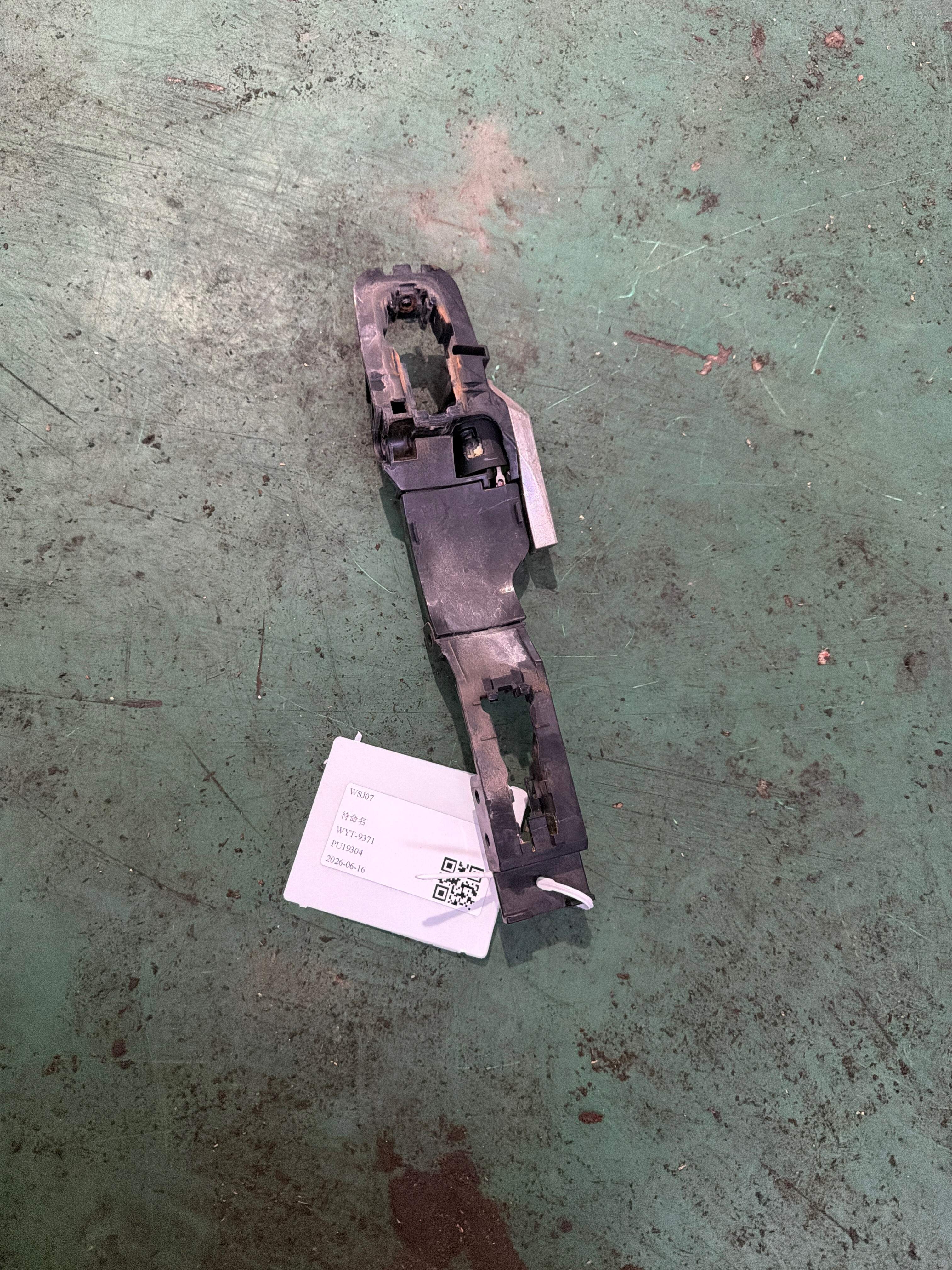 82610JN00A 后门外拉手固定框(右)