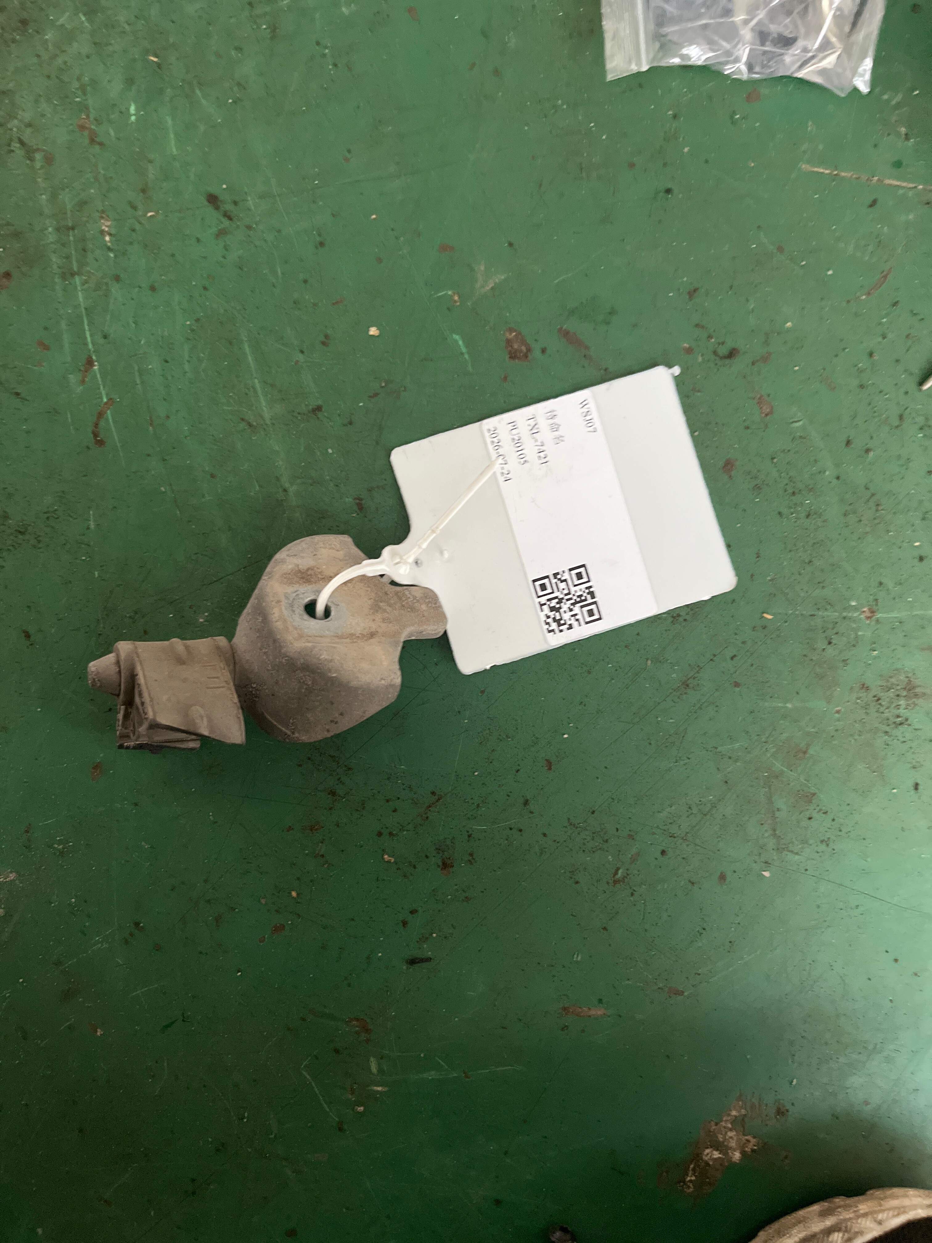18308617370 排气装置支架