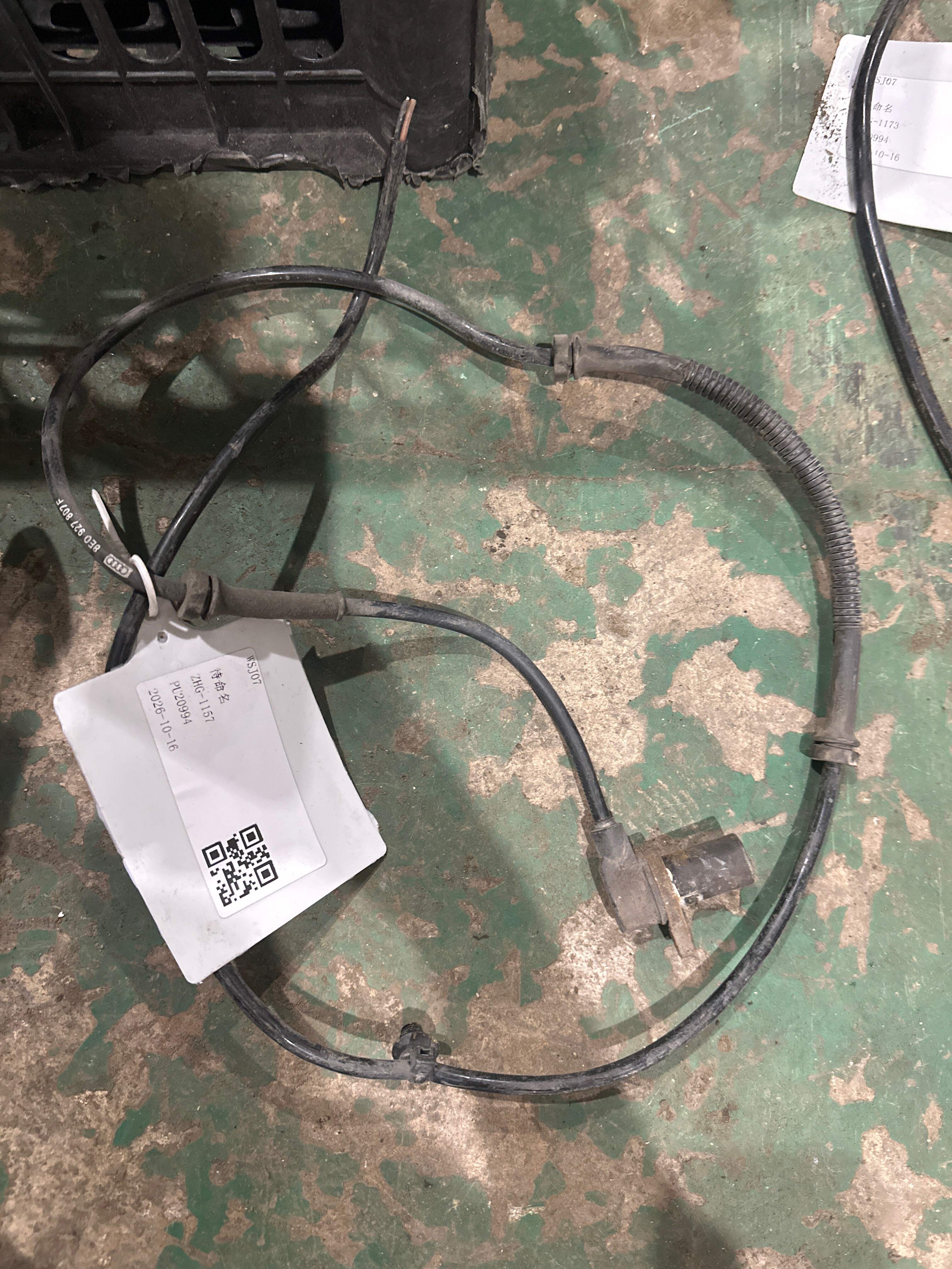 8E0927807G ABS Rear Wheel Speed Sensor