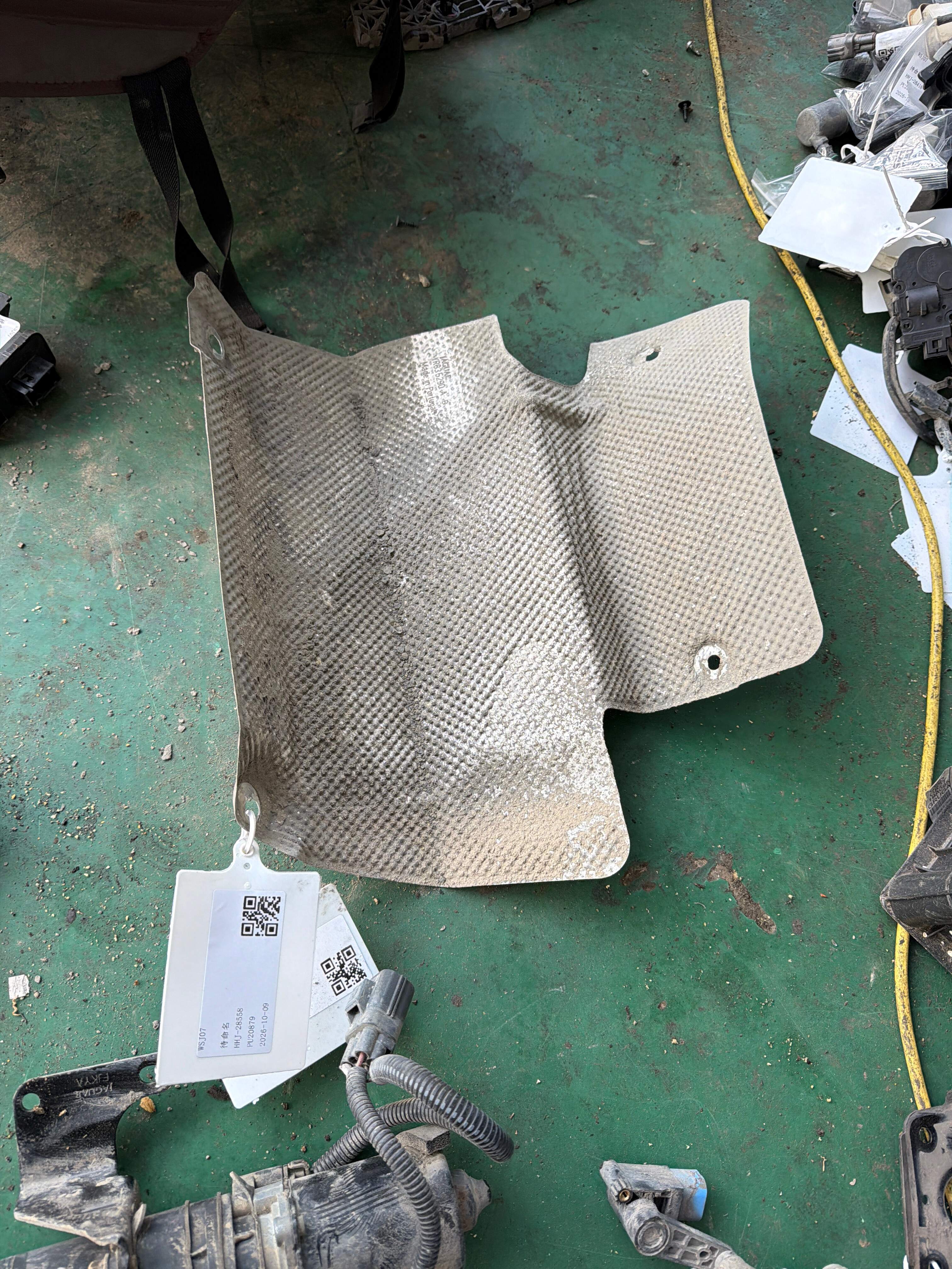 XR834366 Exhaust Pipe Heat Shield, Rear Right