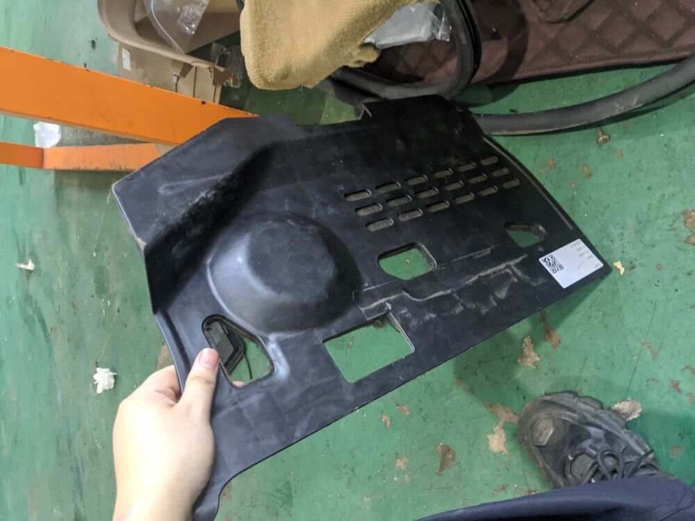 97055241400 乘客侧脚坑衬里