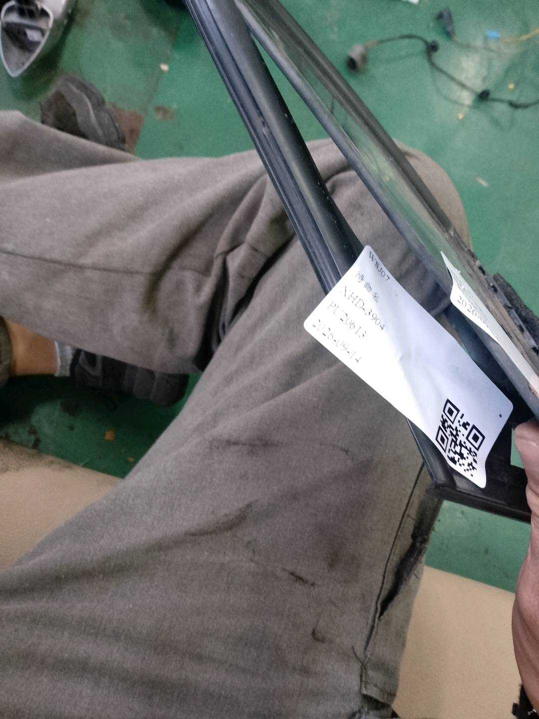 SC6107211 左前门角窗密封条