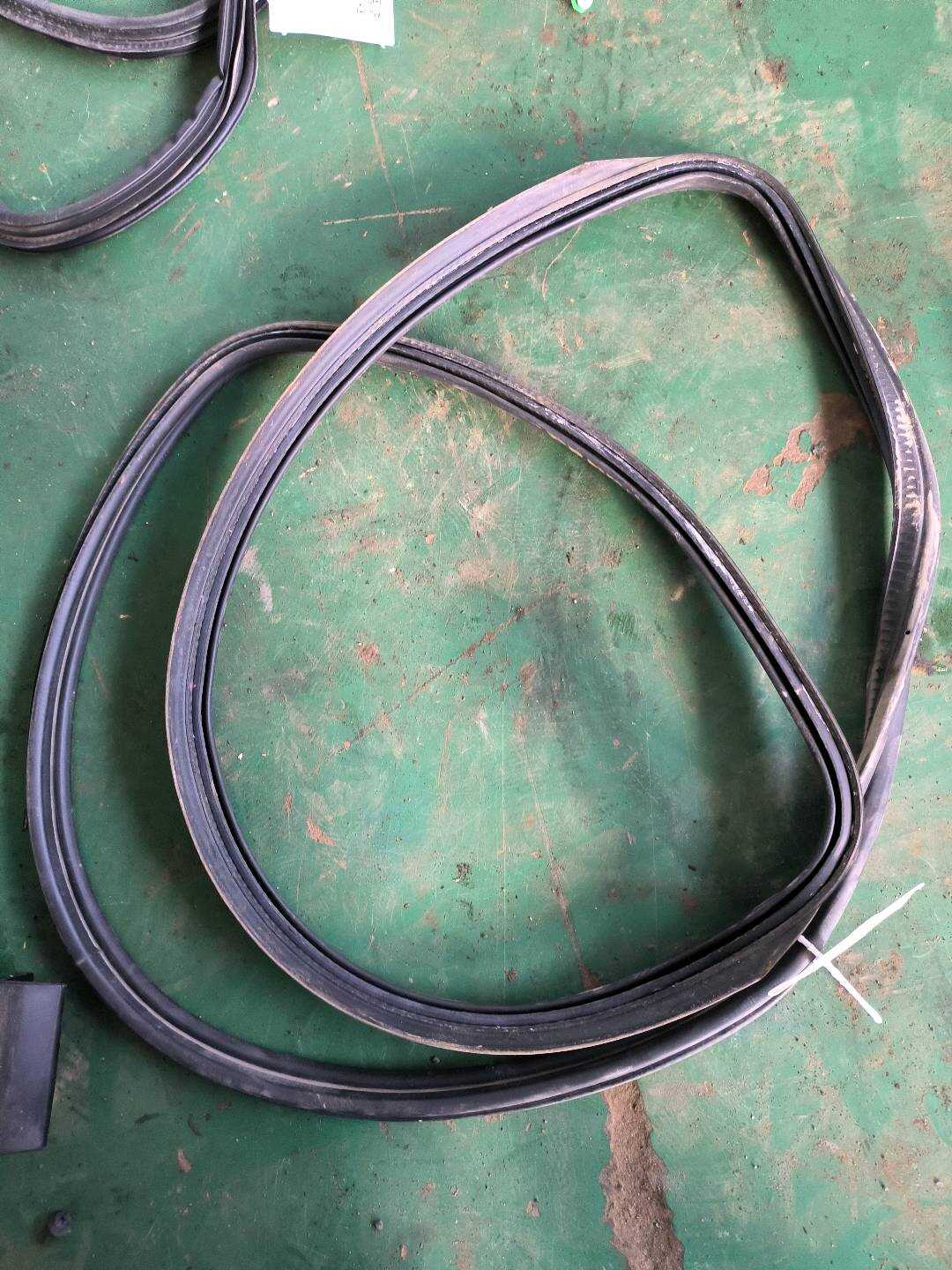 L8WD833721C 后门车身密封胶条（右）