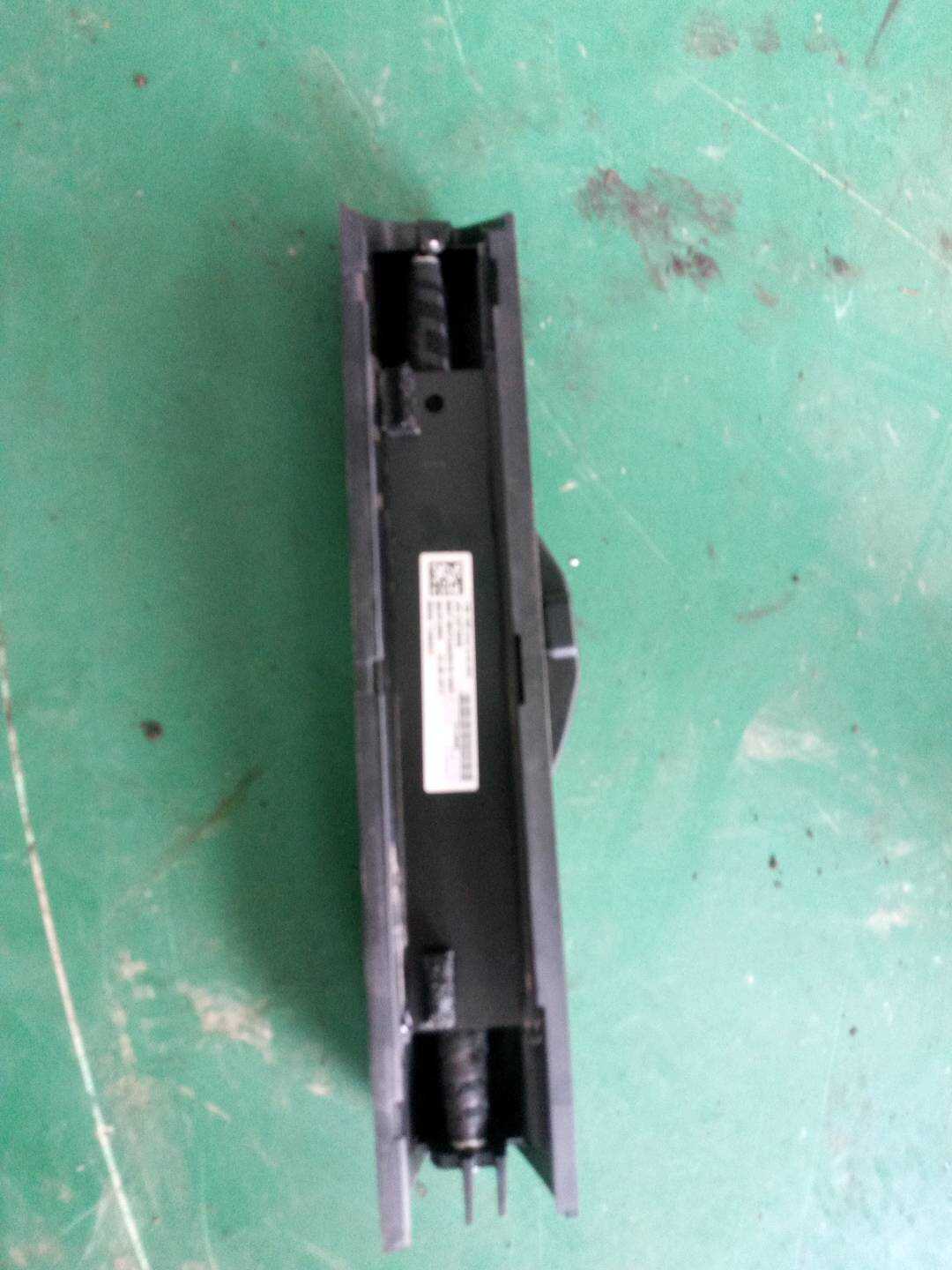 51357286931 后门三角窗遮阳帘(左)