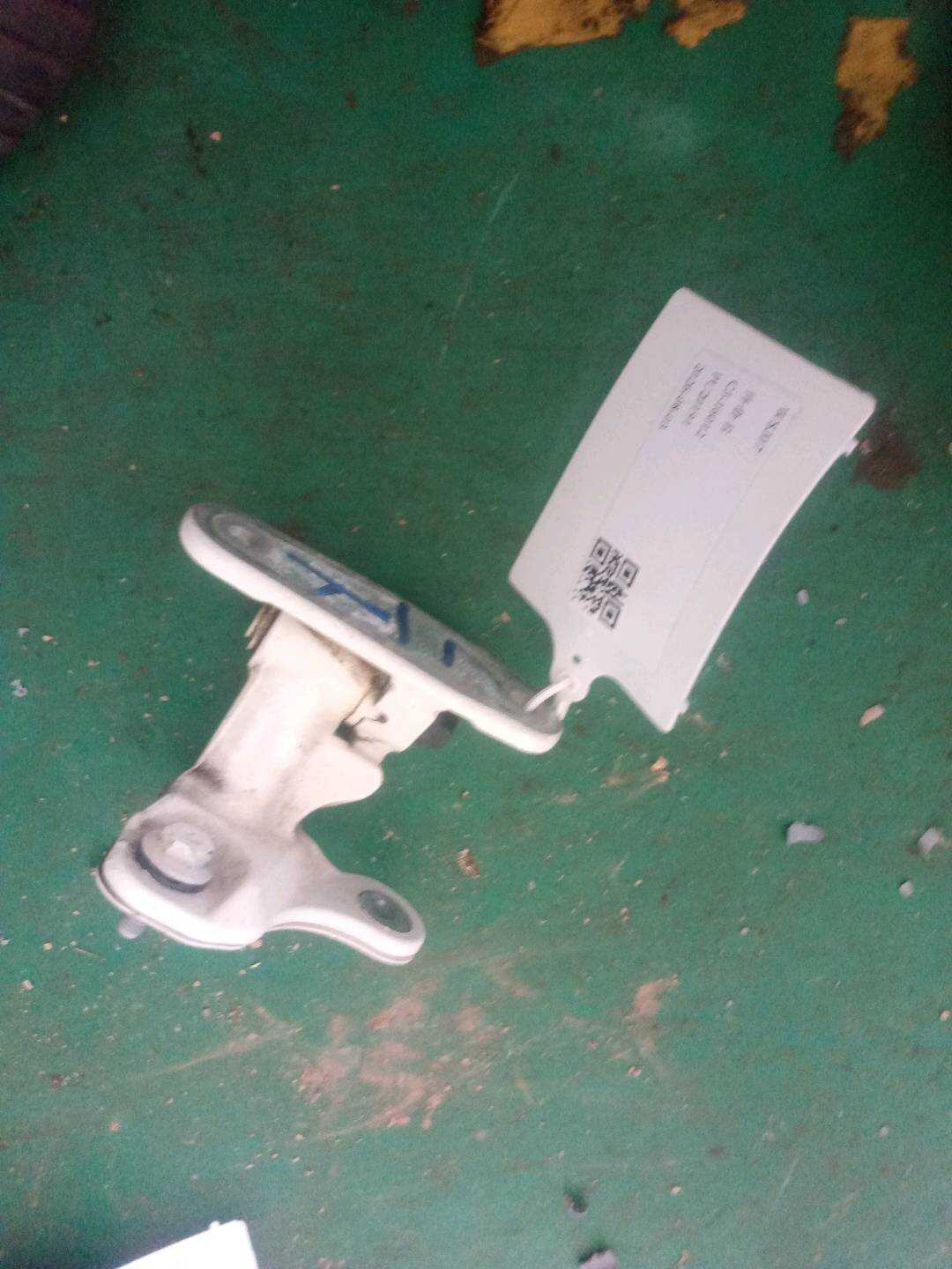 A2467200337 Front Door Hinge (Lower Left)