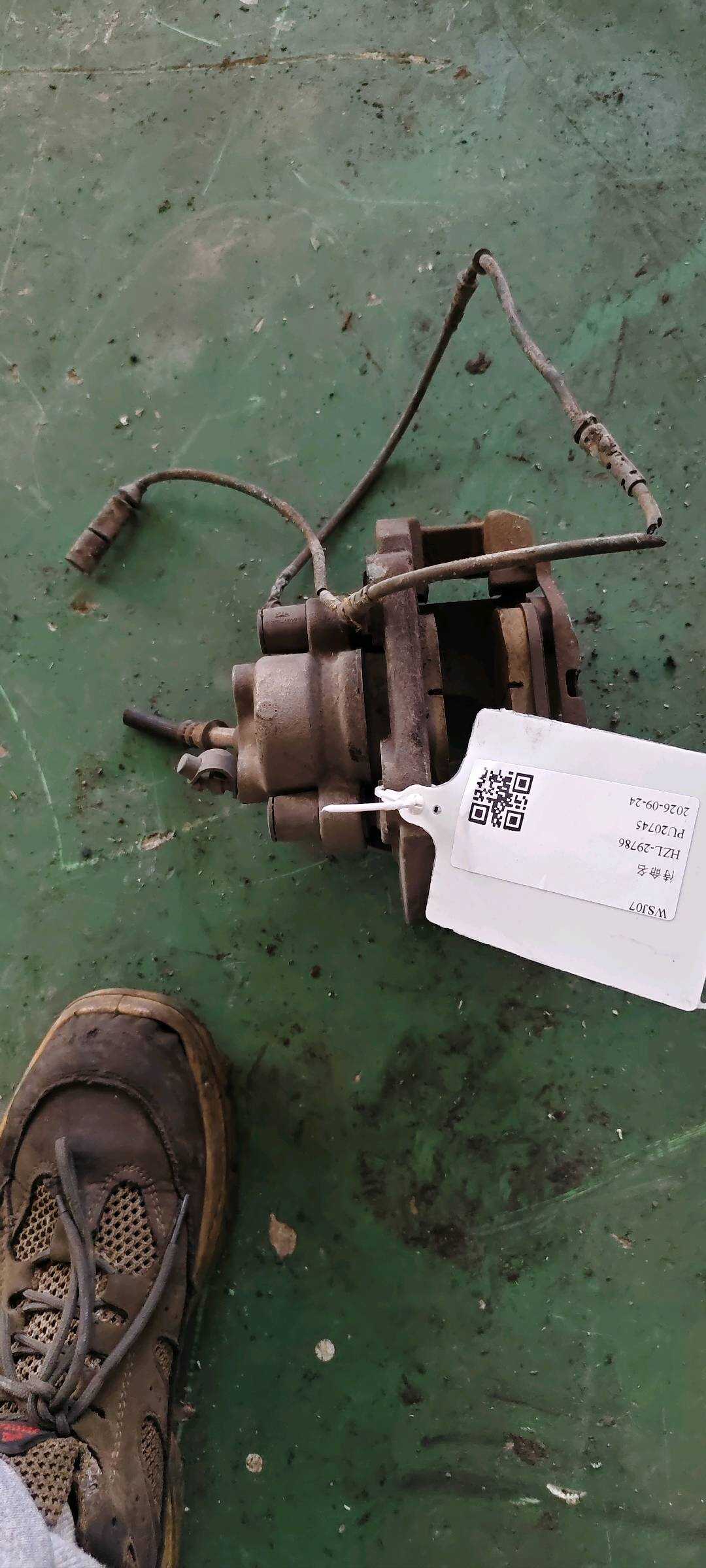 34216786832 后制动分泵(右)