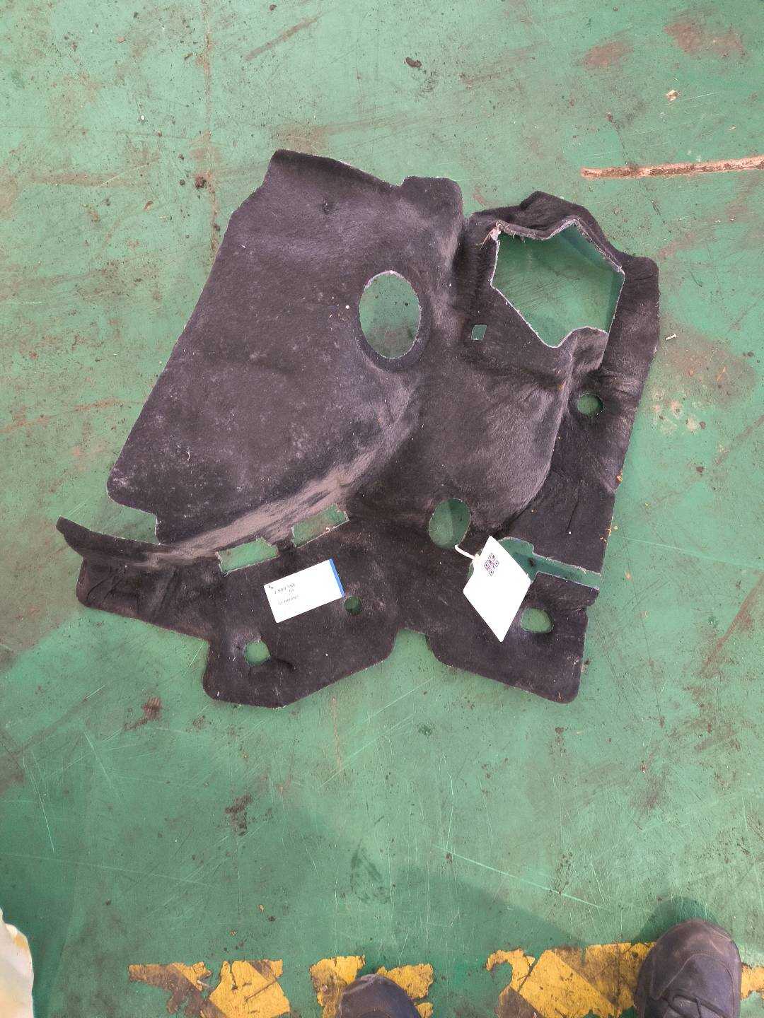 51482990750 隔音件 行李箱 右